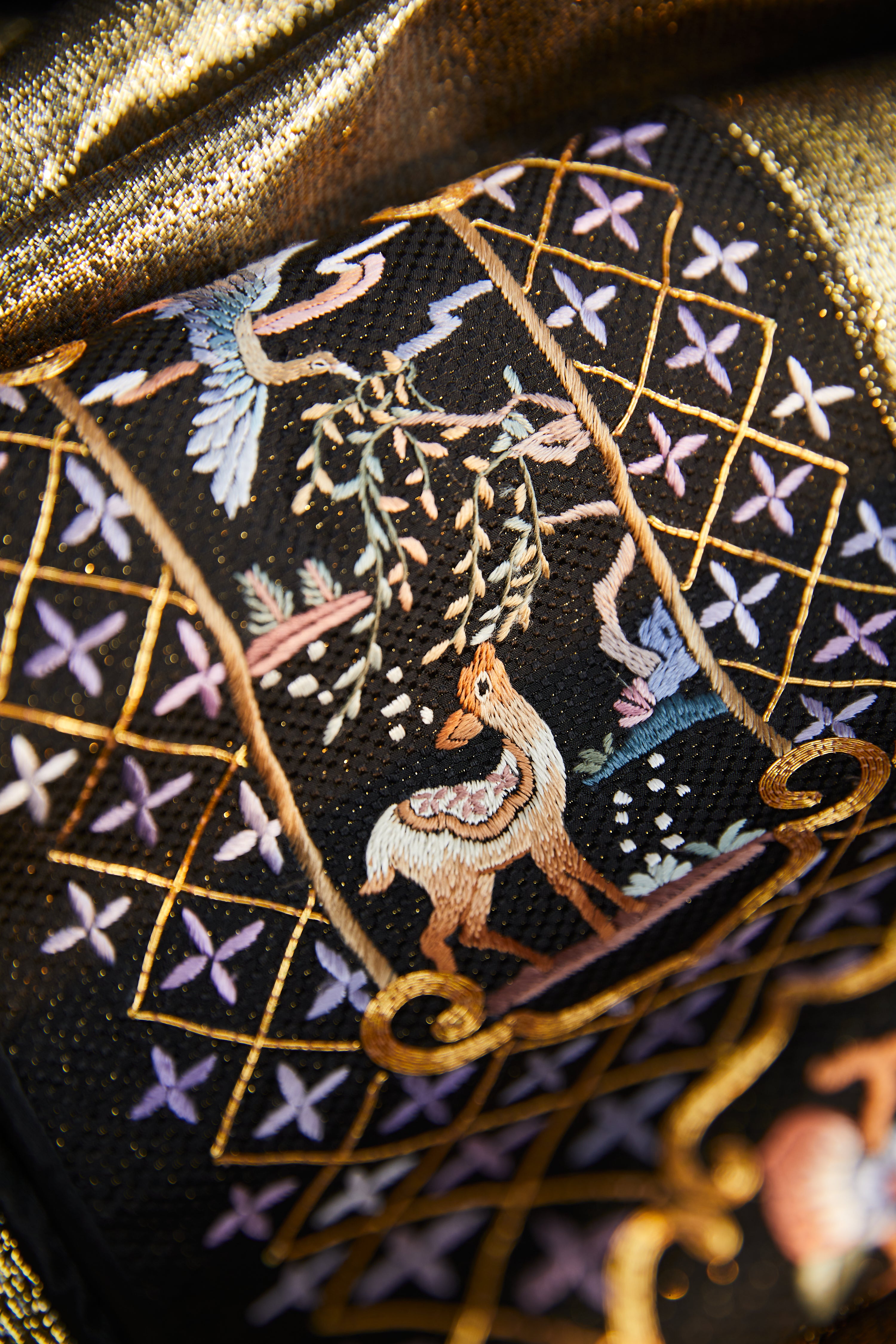 Obsidian Luster《墨夜鎏金》