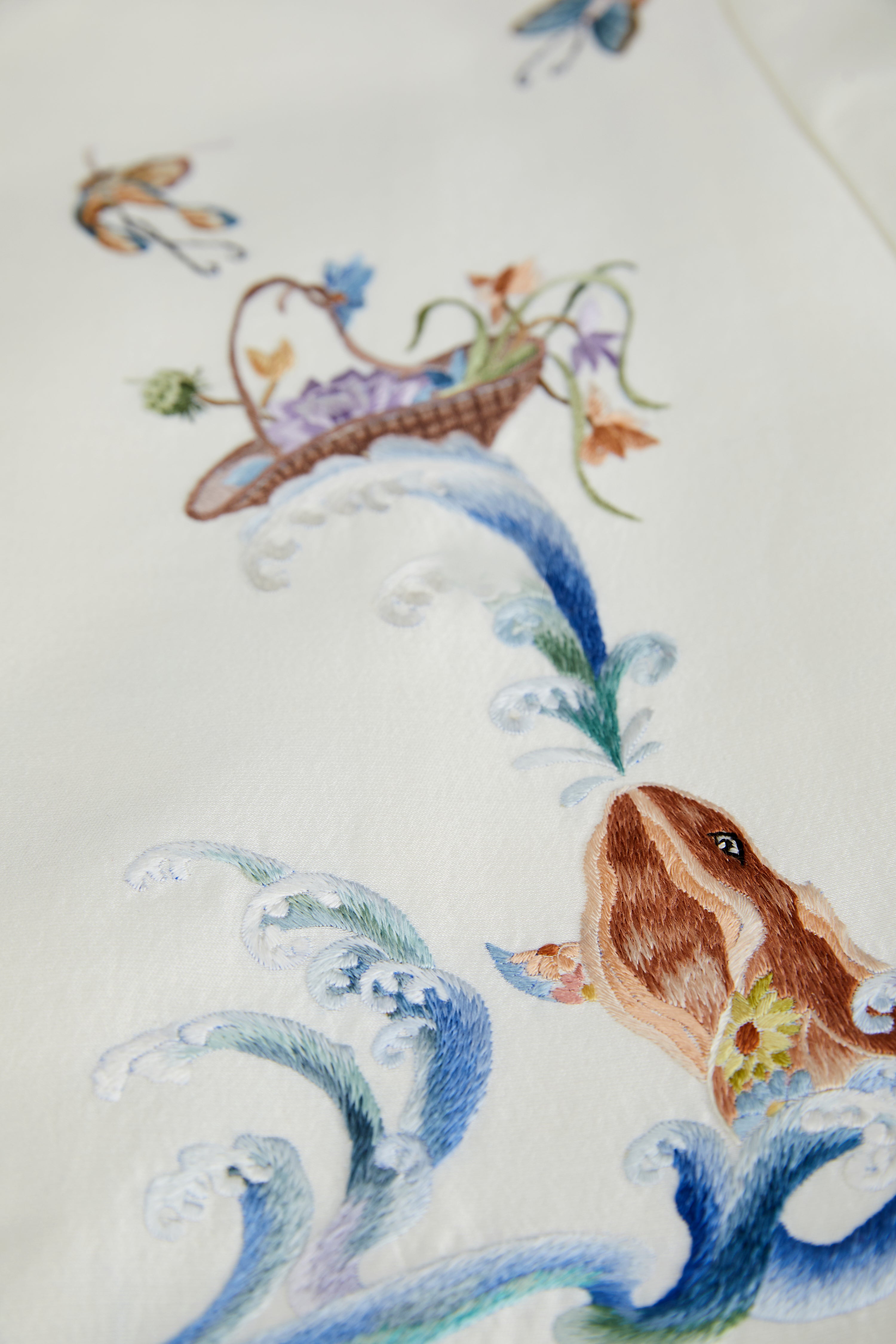 Kun Playing Among Flower Cloak《鲲戏花斗篷》