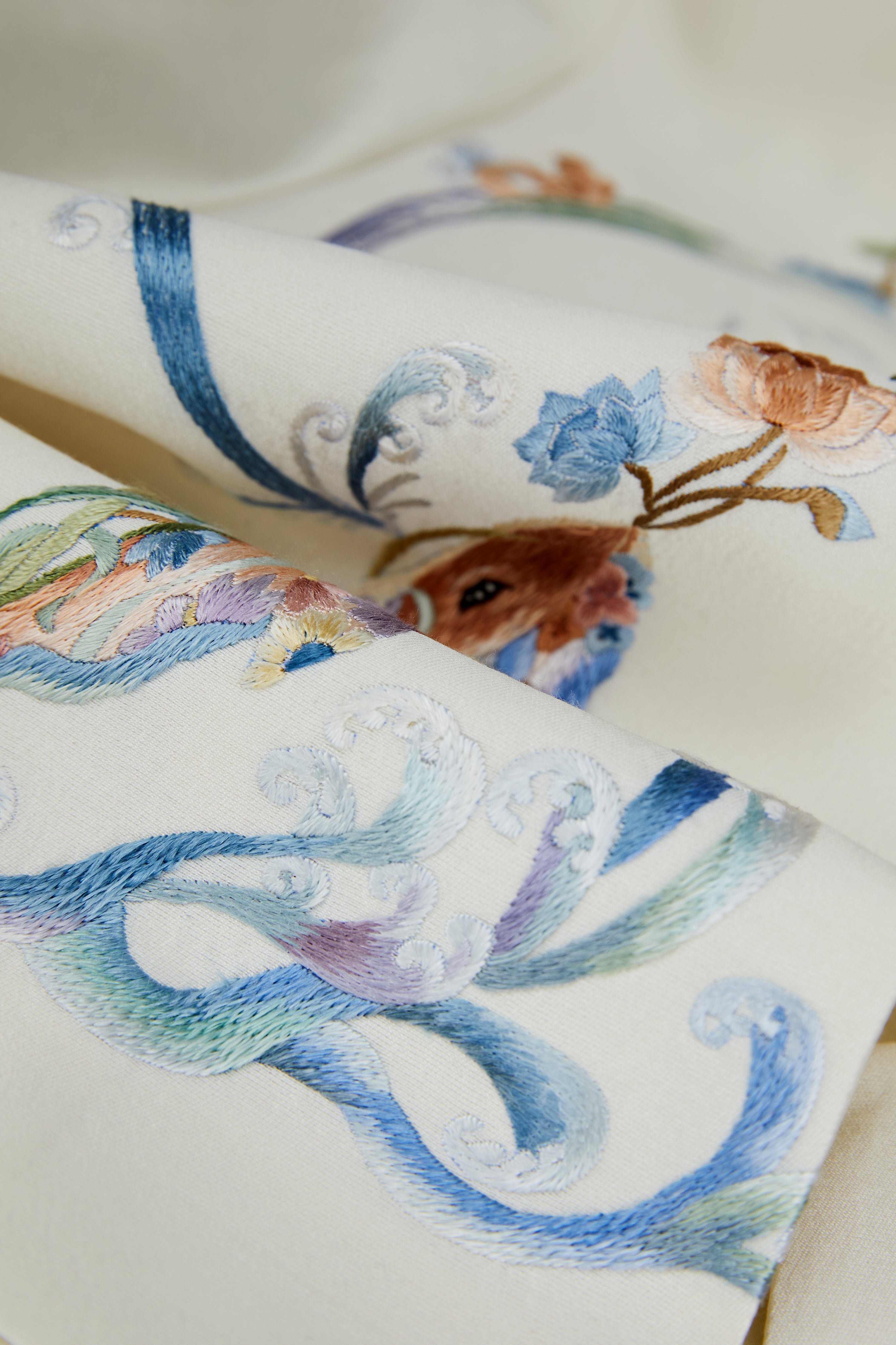 Kun Playing Among Flower Cloak《鲲戏花斗篷》