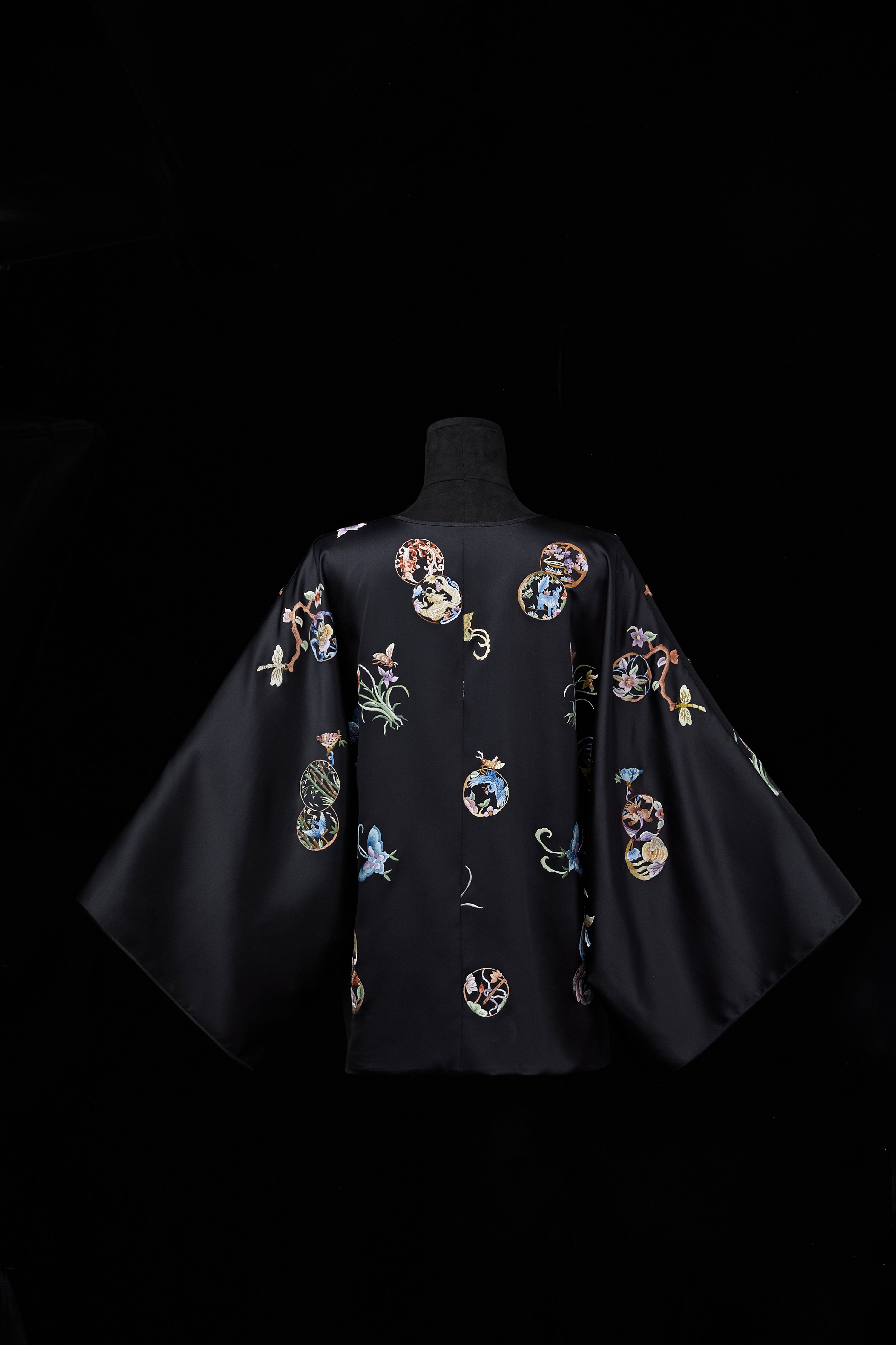 The Classic of Mountains and Rivers《黑色山海经》