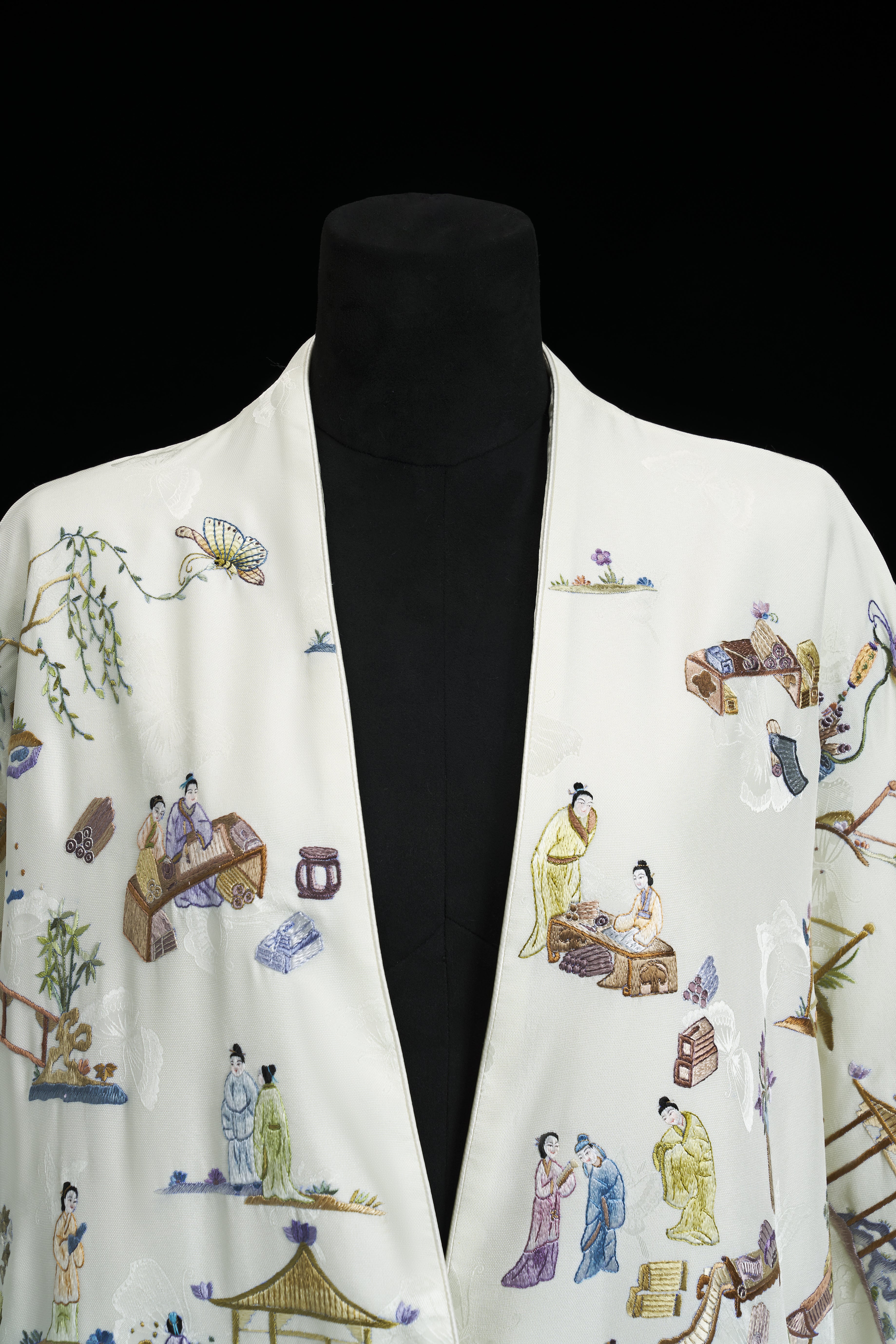 Silk and Cashmere Coat with Fox Fur《班昭写史》