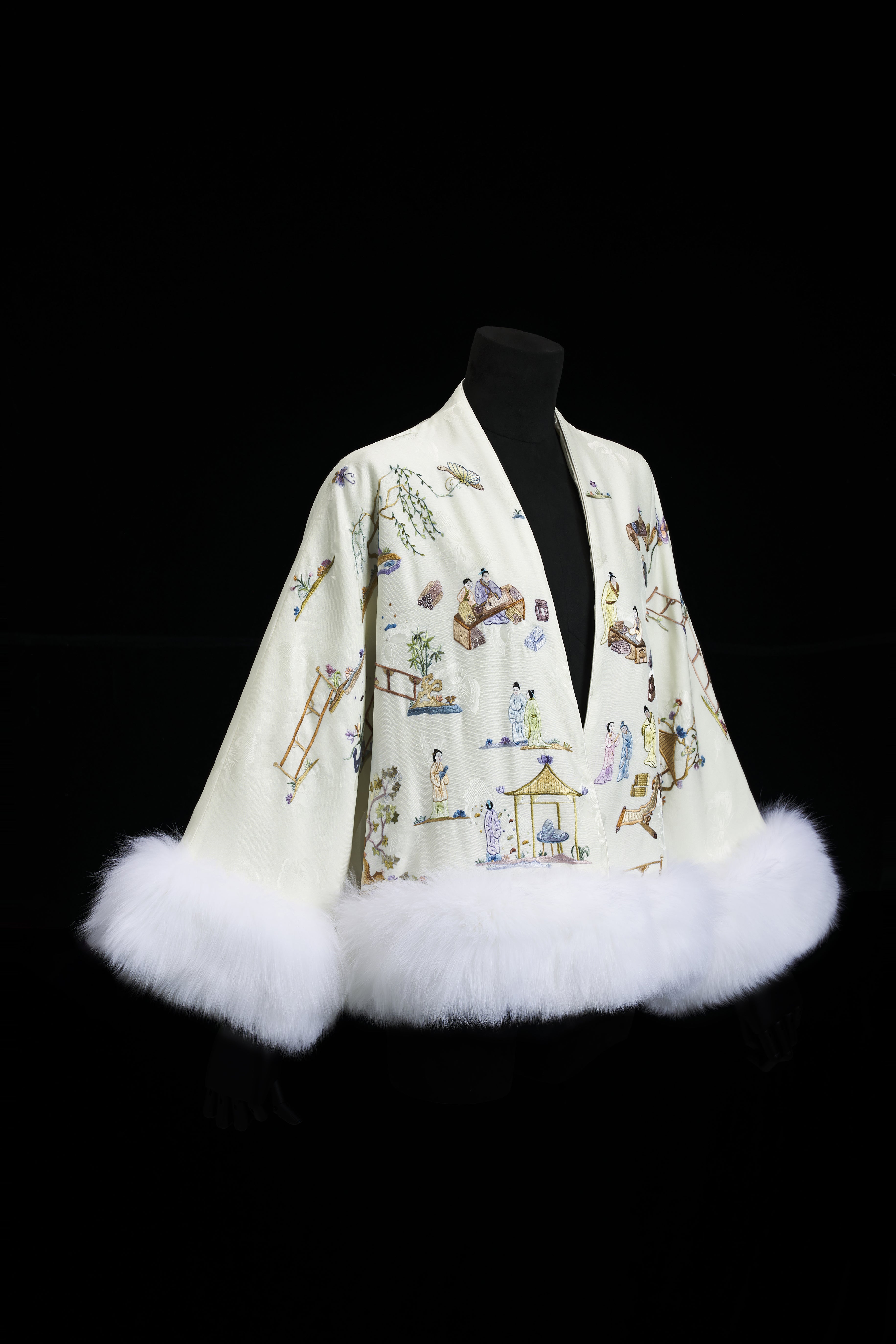 Silk and Cashmere Coat with Fox Fur《班昭写史》