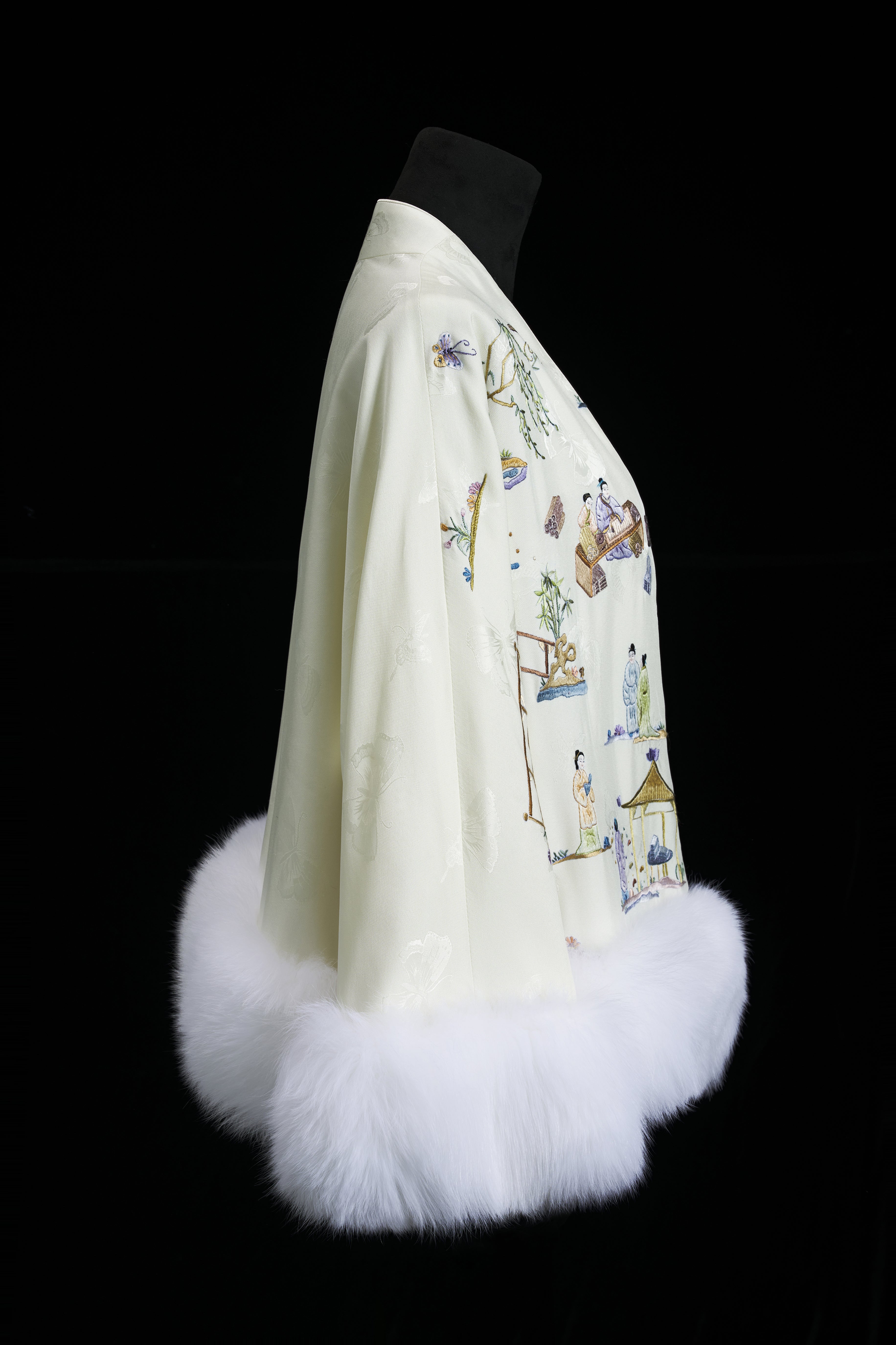 Silk and Cashmere Coat with Fox Fur《班昭写史》