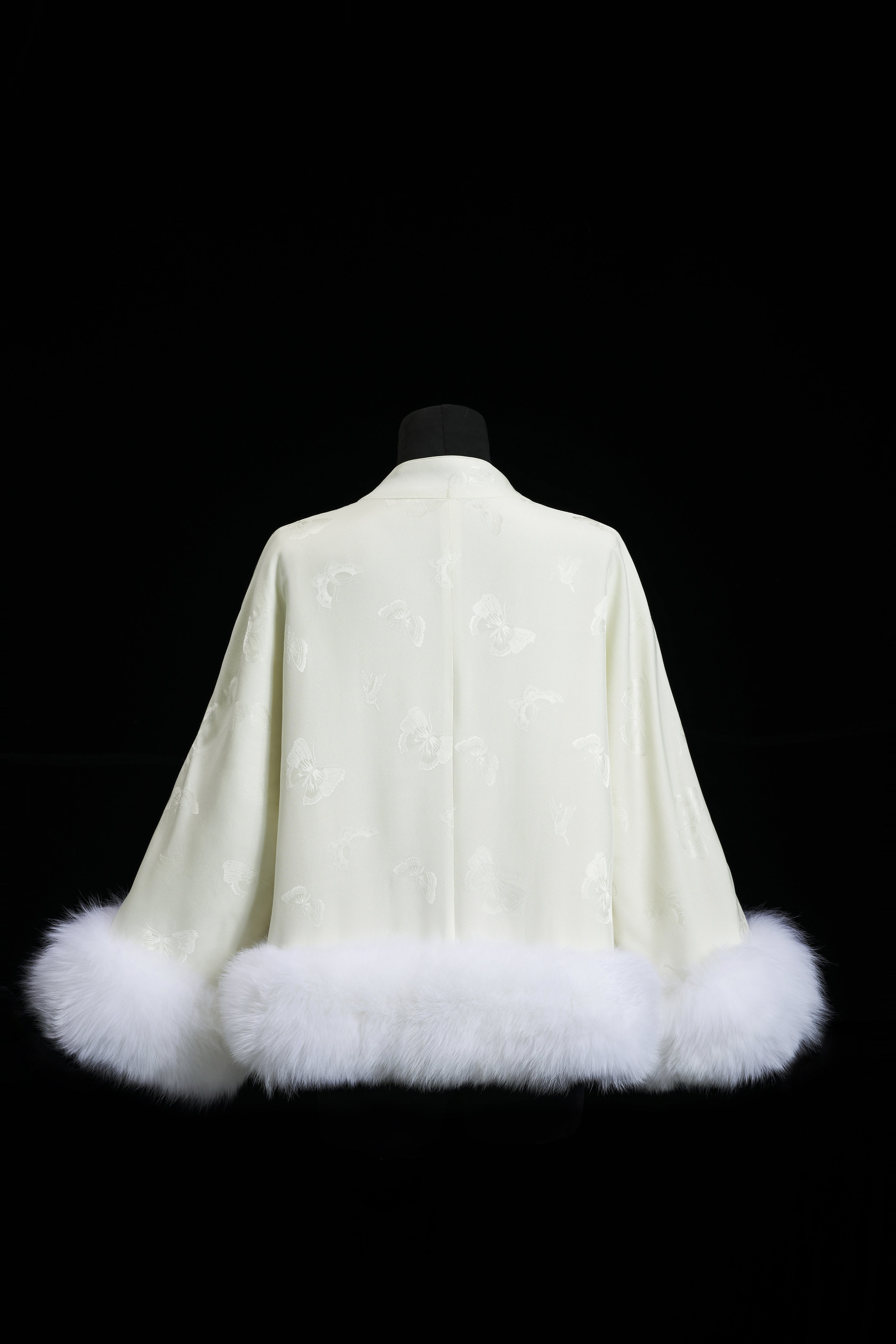 Silk and Cashmere Coat with Fox Fur《班昭写史》