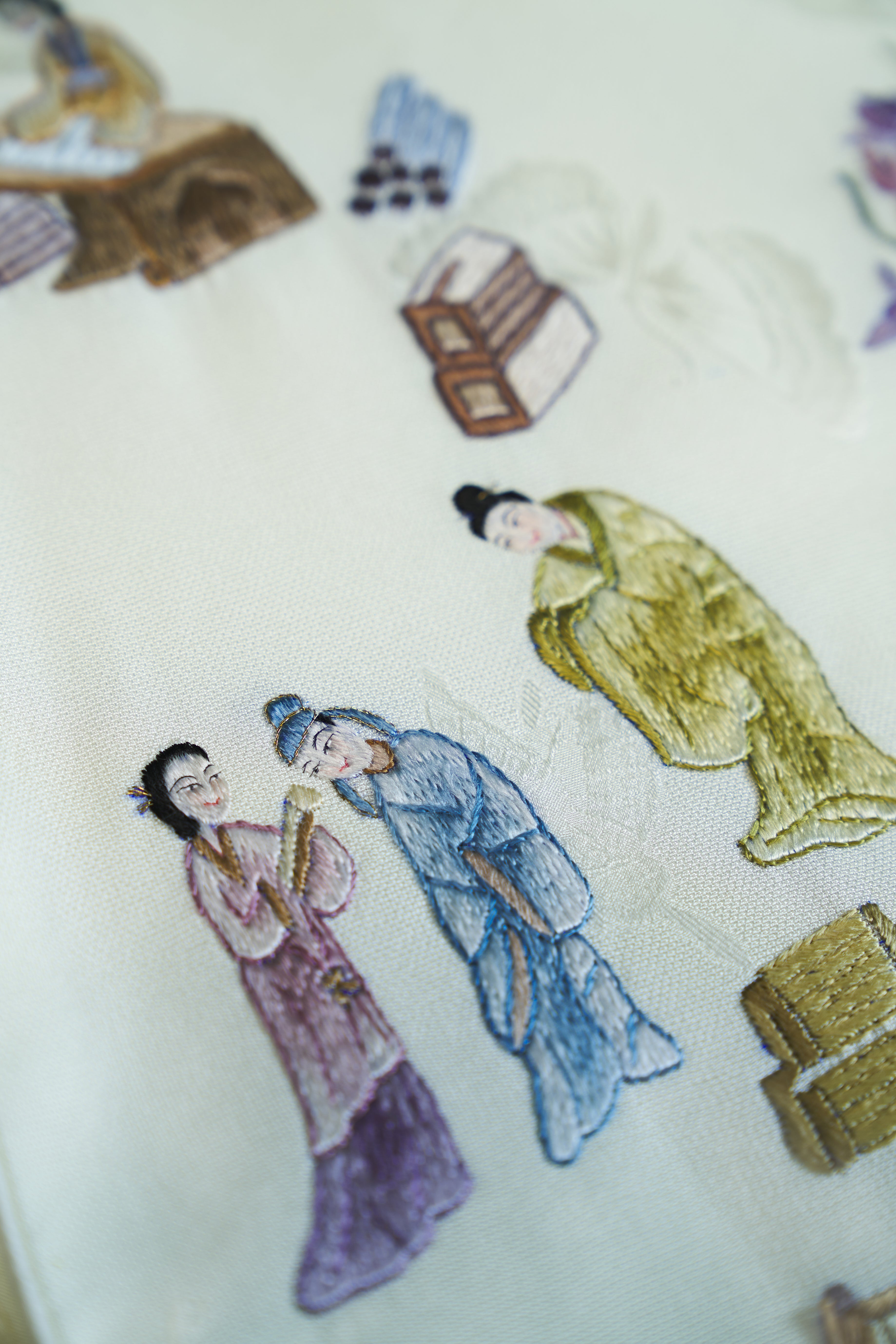 Silk and Cashmere Coat with Fox Fur《班昭写史》