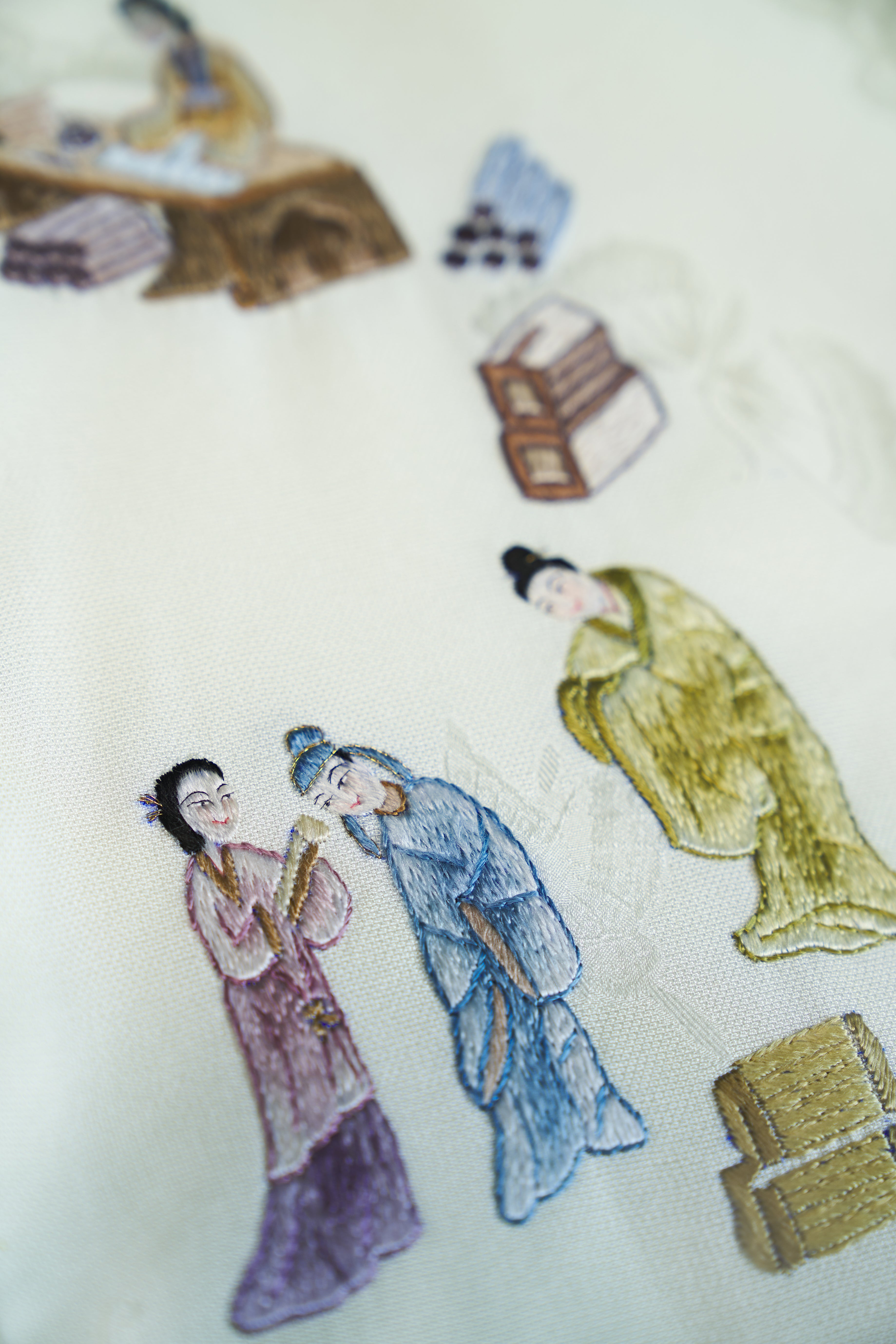 Silk and Cashmere Coat with Fox Fur《班昭写史》