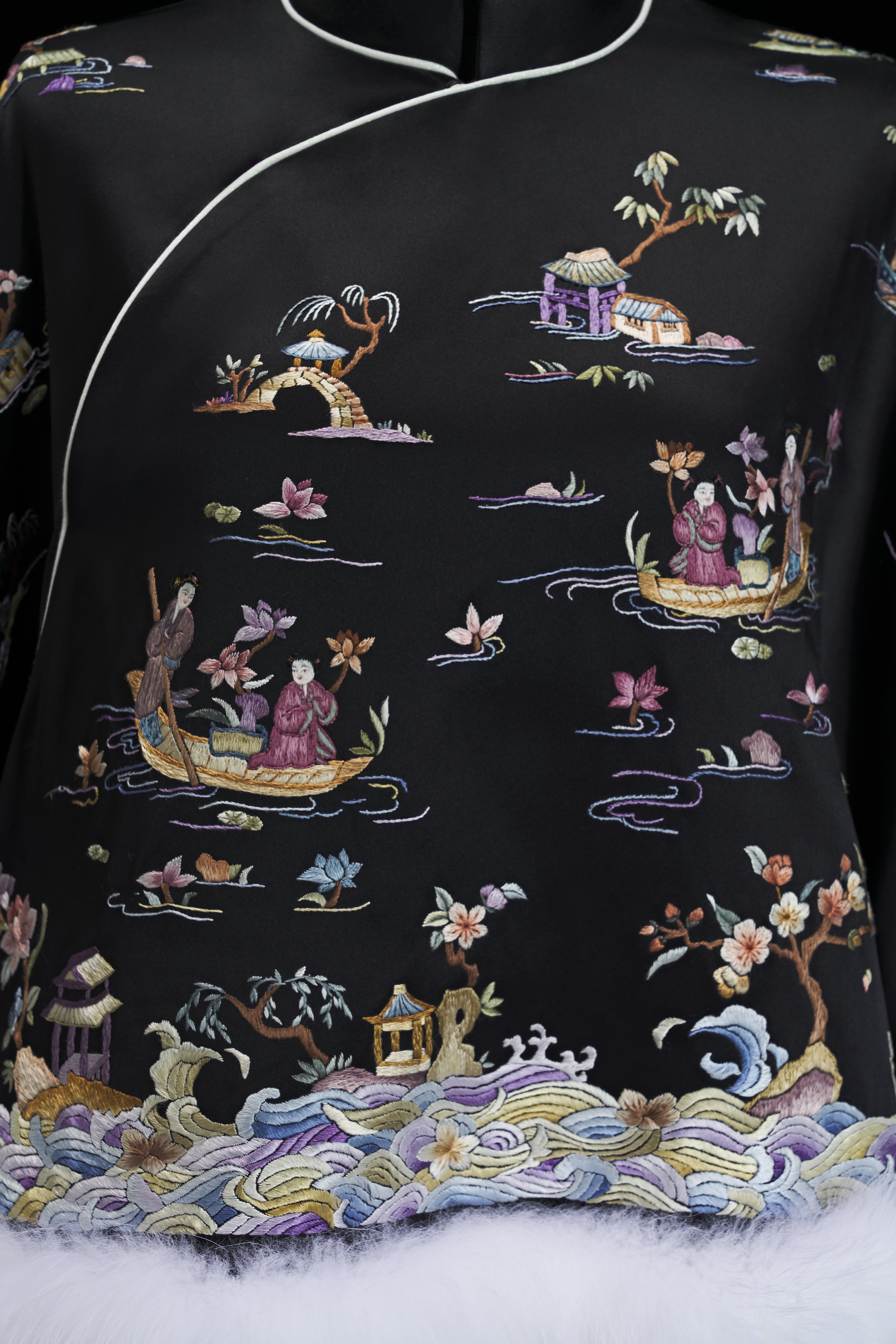 Coat with Fox Fur Trim《采莲图》