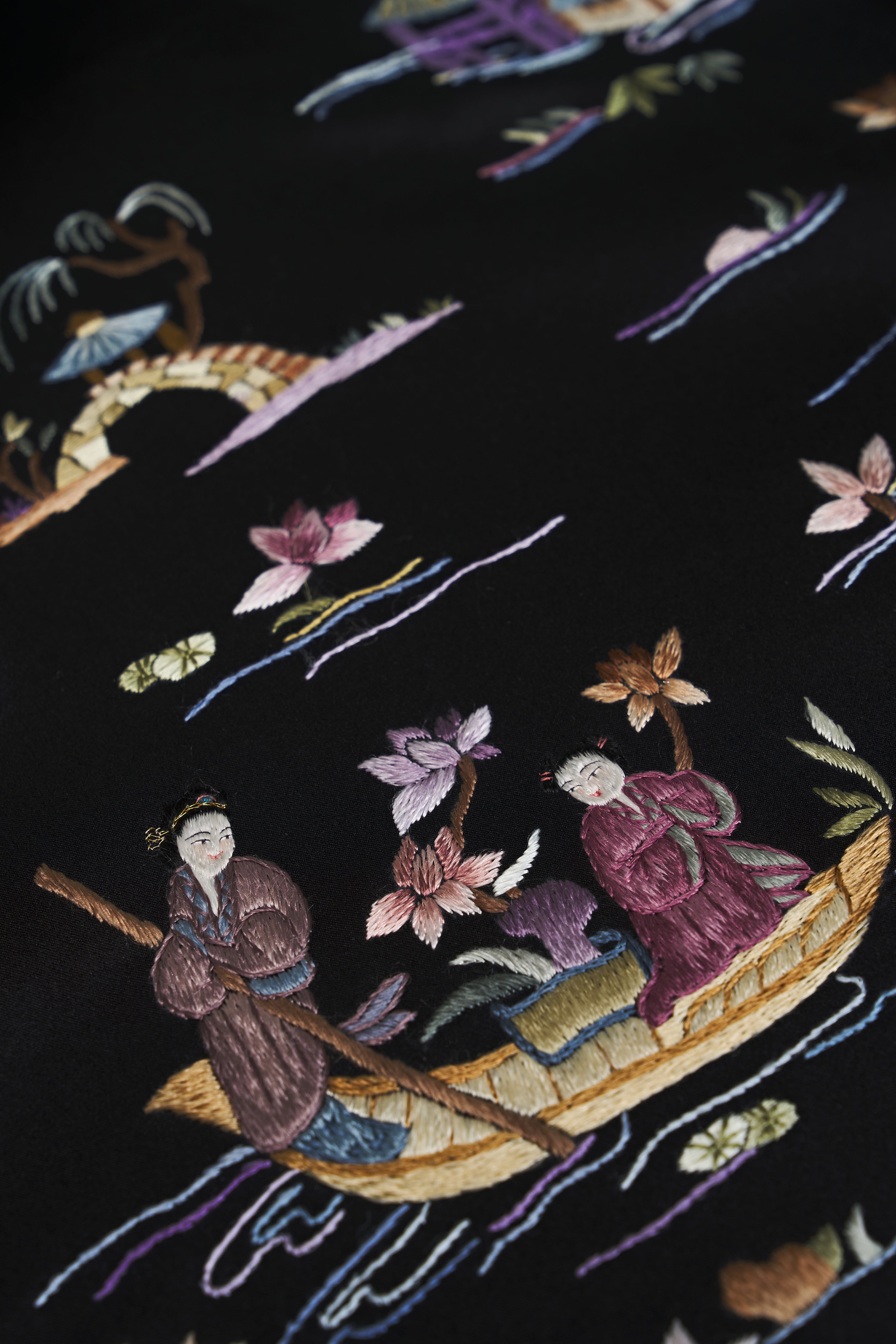 Coat with Fox Fur Trim《采莲图》