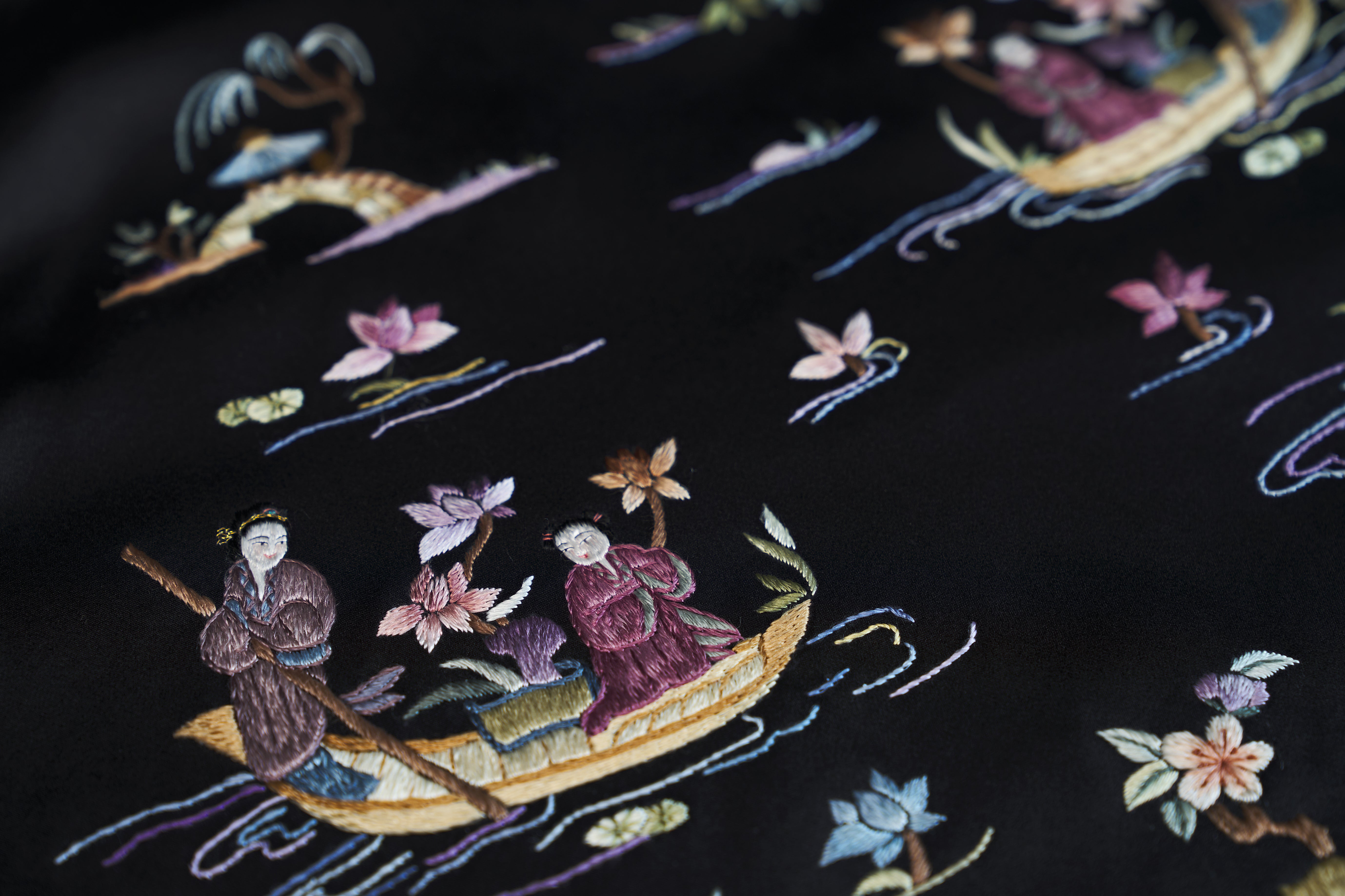 Coat with Fox Fur Trim《采莲图》