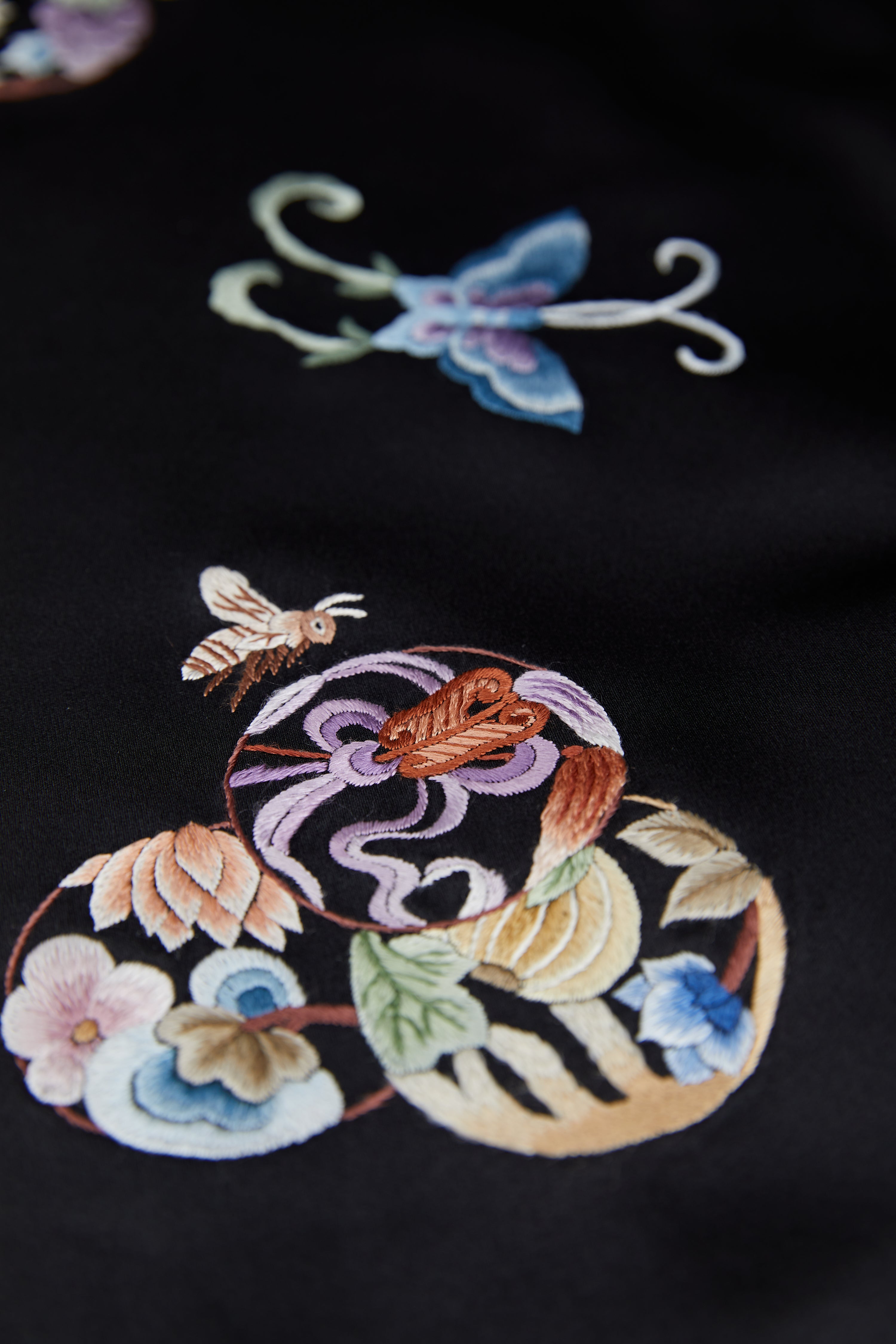 The Classic of Mountains and Rivers《黑色山海经》