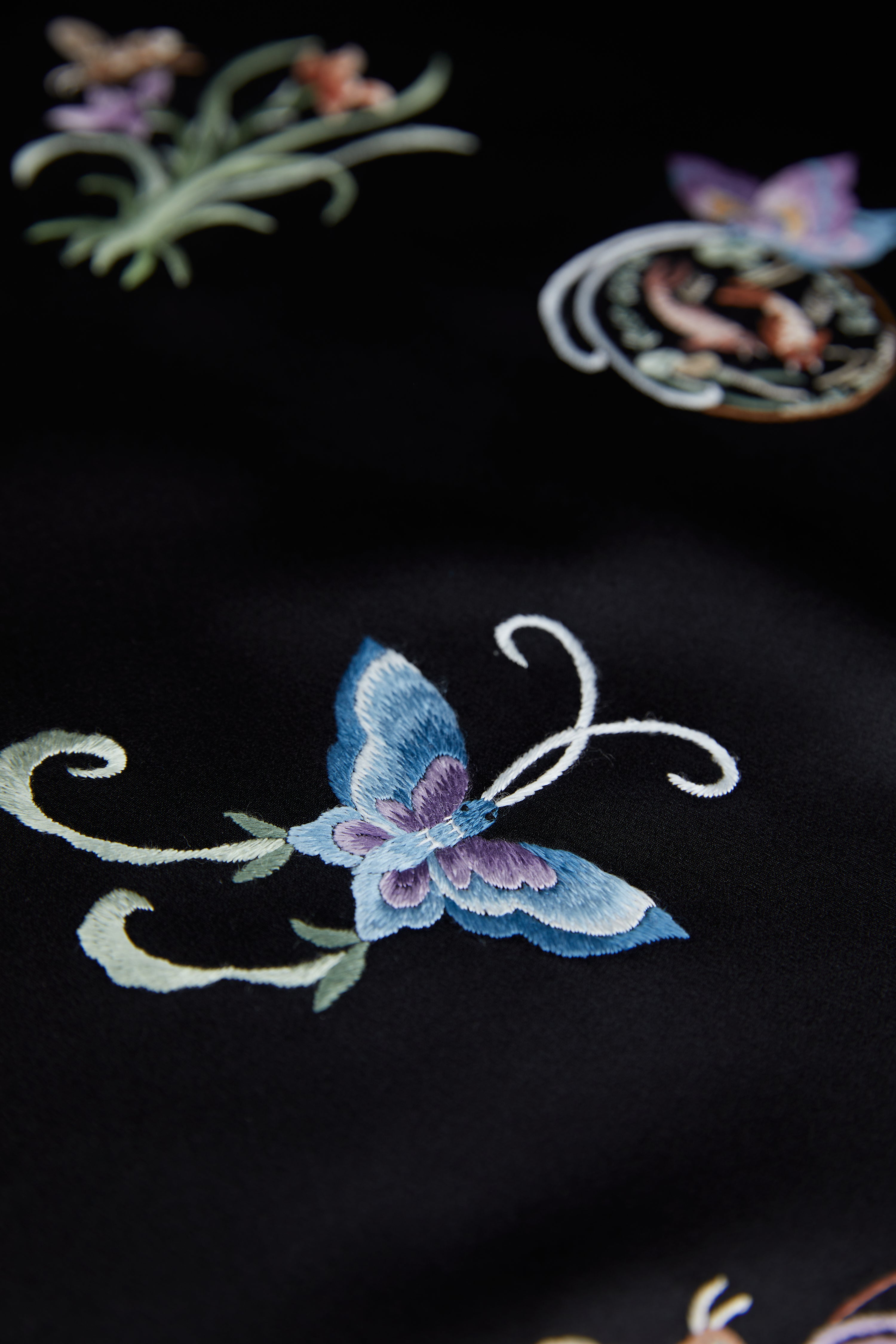 The Classic of Mountains and Rivers《黑色山海经》