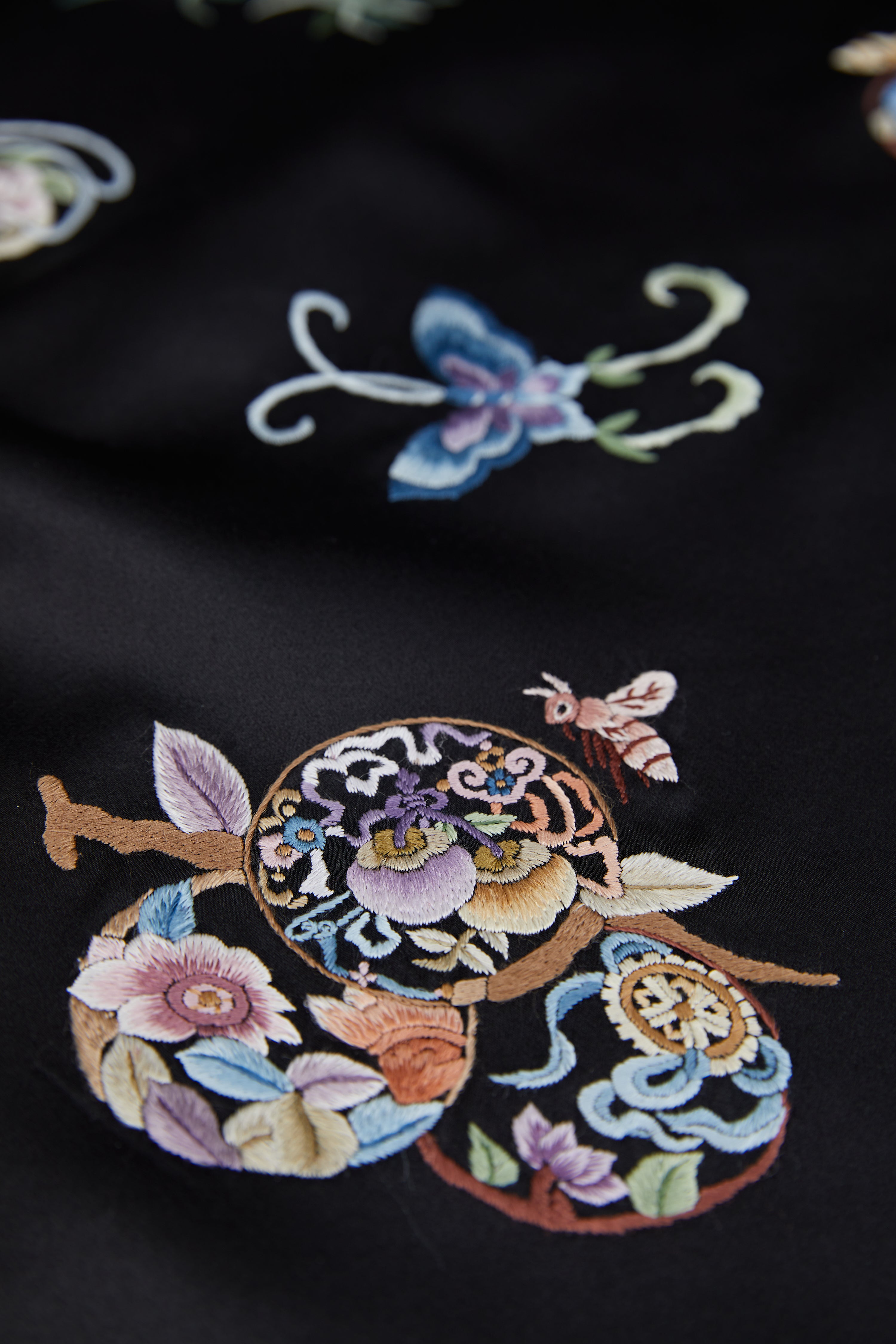 The Classic of Mountains and Rivers《黑色山海经》