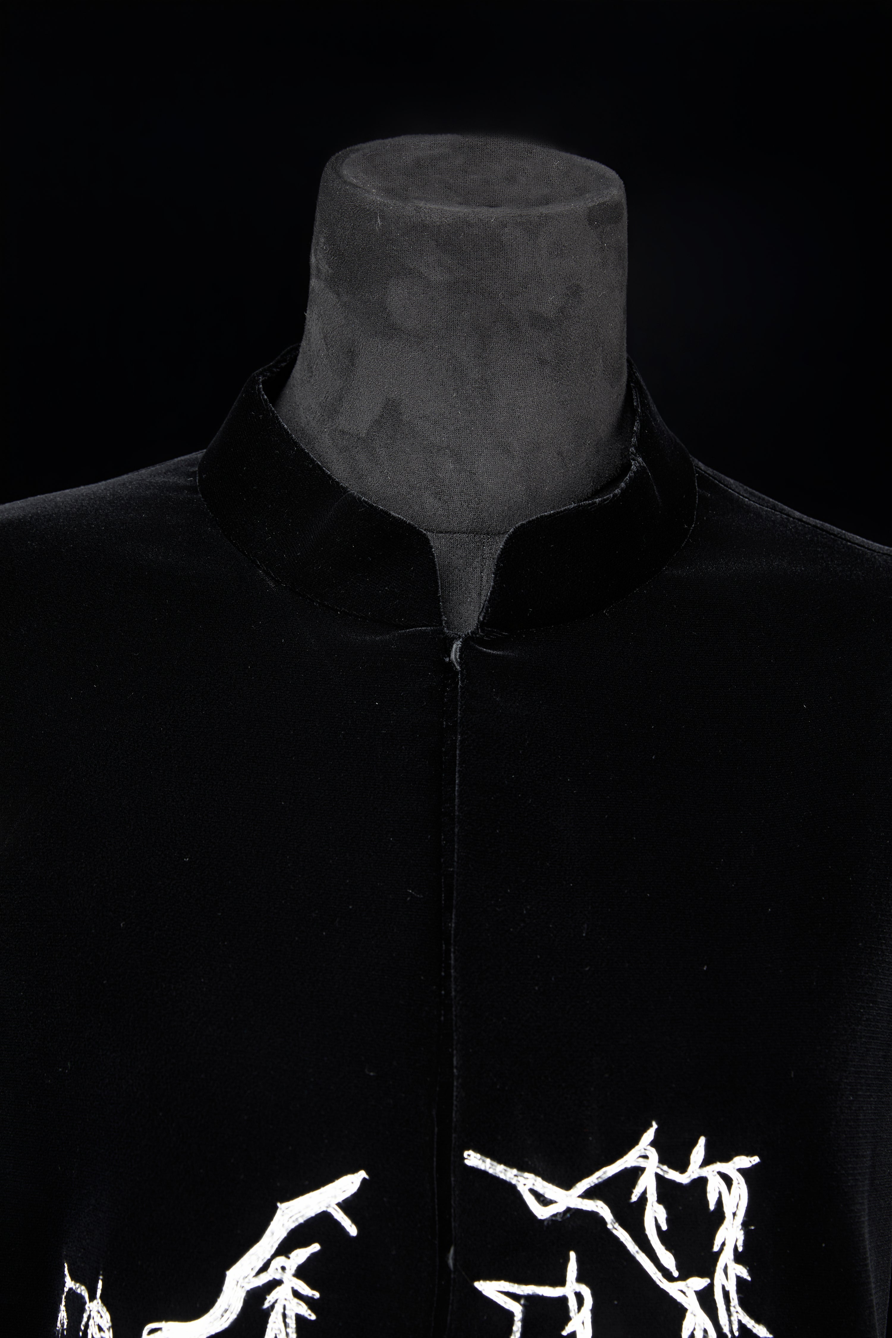 Black Velvet Mid-Open Blouse《黑丝绒中开上衣》