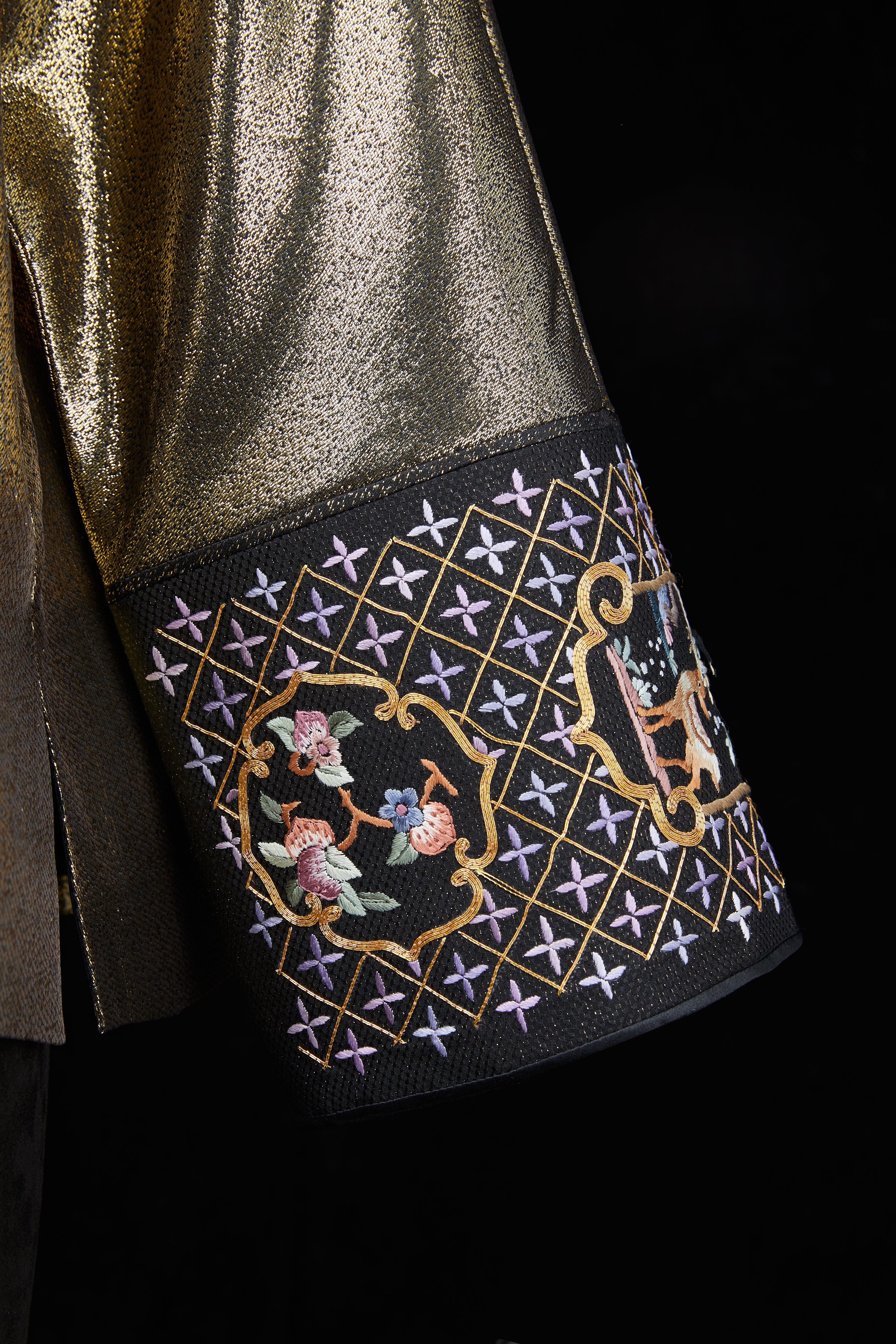 Obsidian Luster《墨夜鎏金》