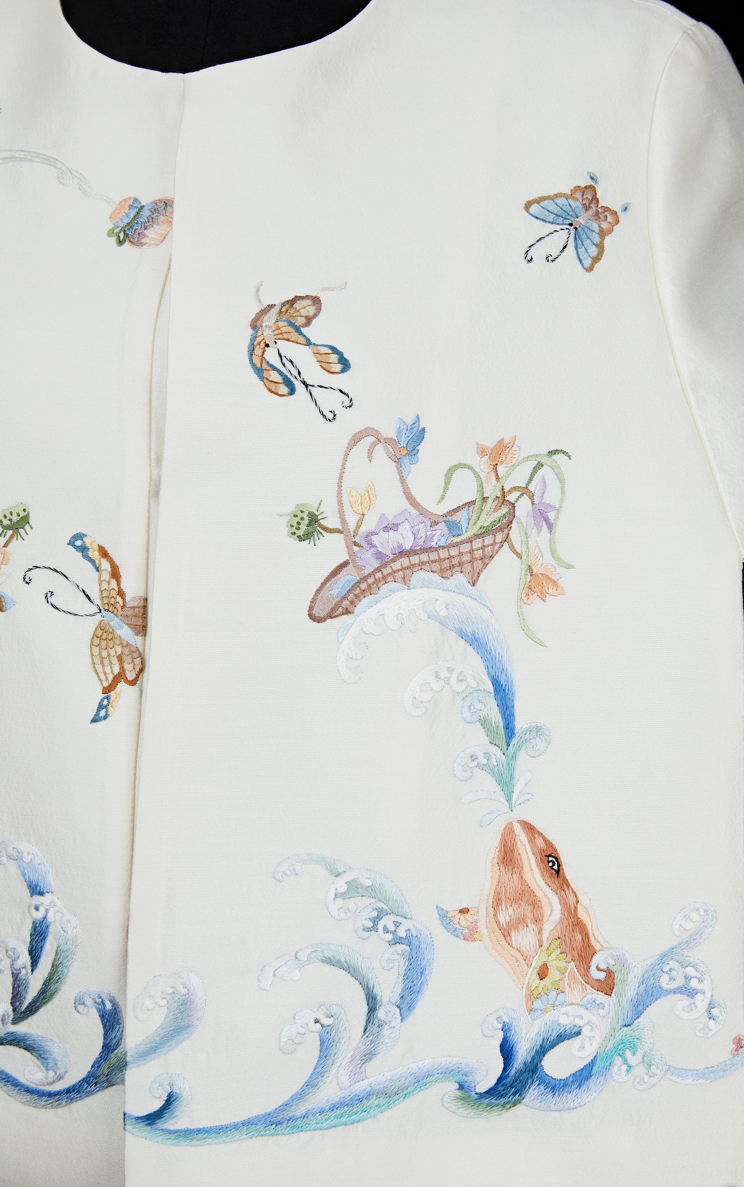 Kun Playing Among Flower Cloak《鲲戏花斗篷》