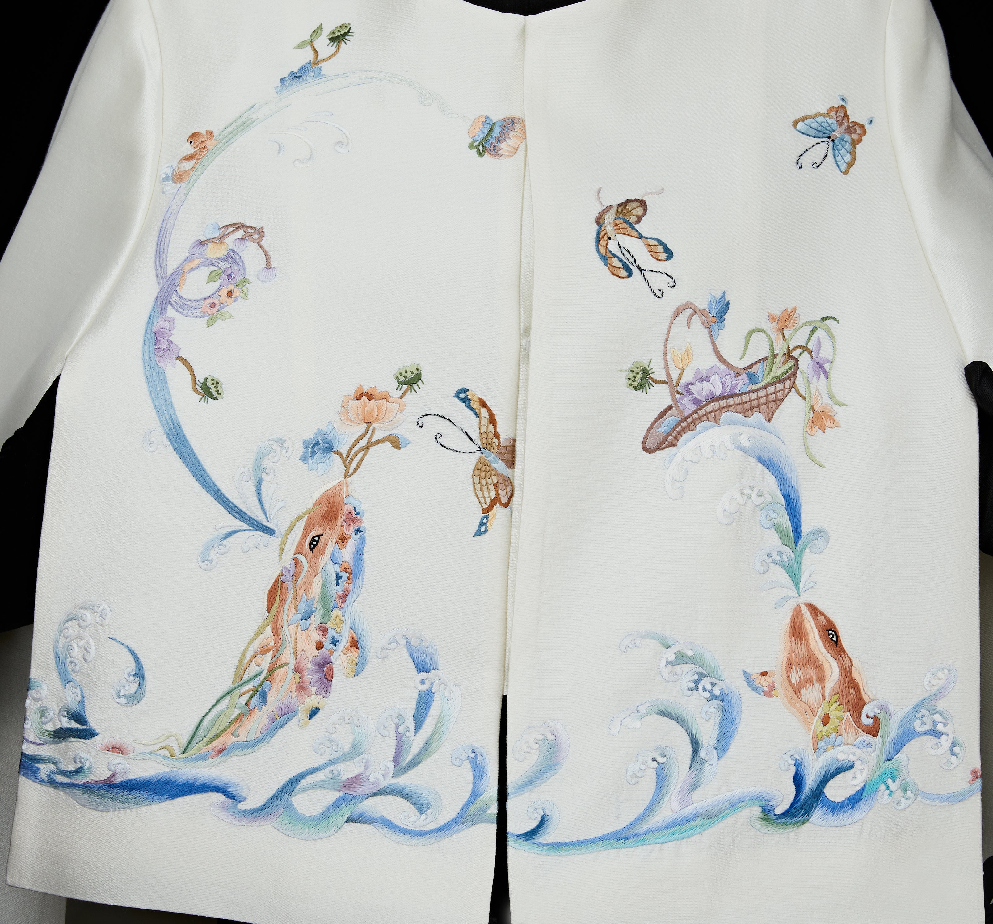 Kun Playing Among Flower Cloak《鲲戏花斗篷》