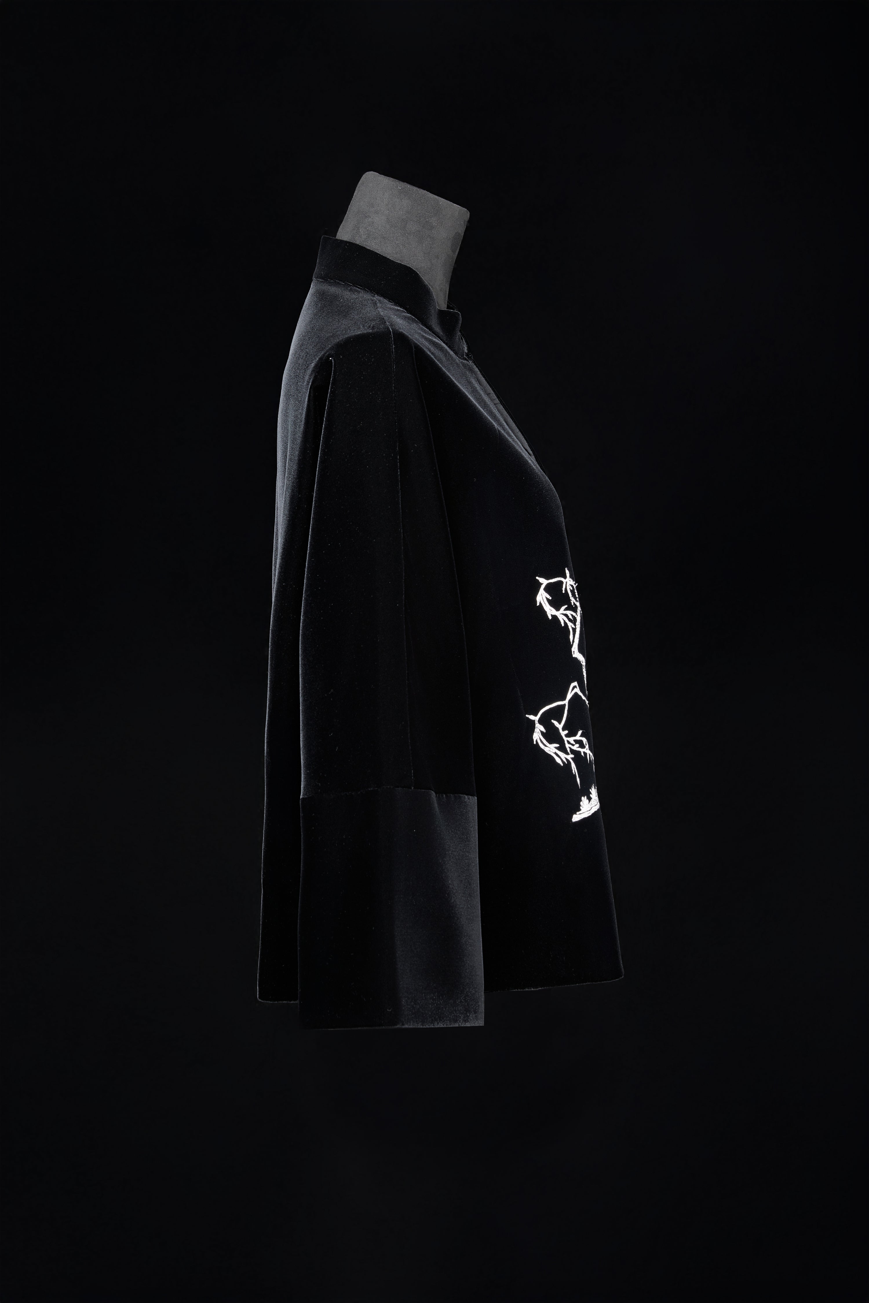 Black Velvet Mid-Open Blouse《黑丝绒中开上衣》