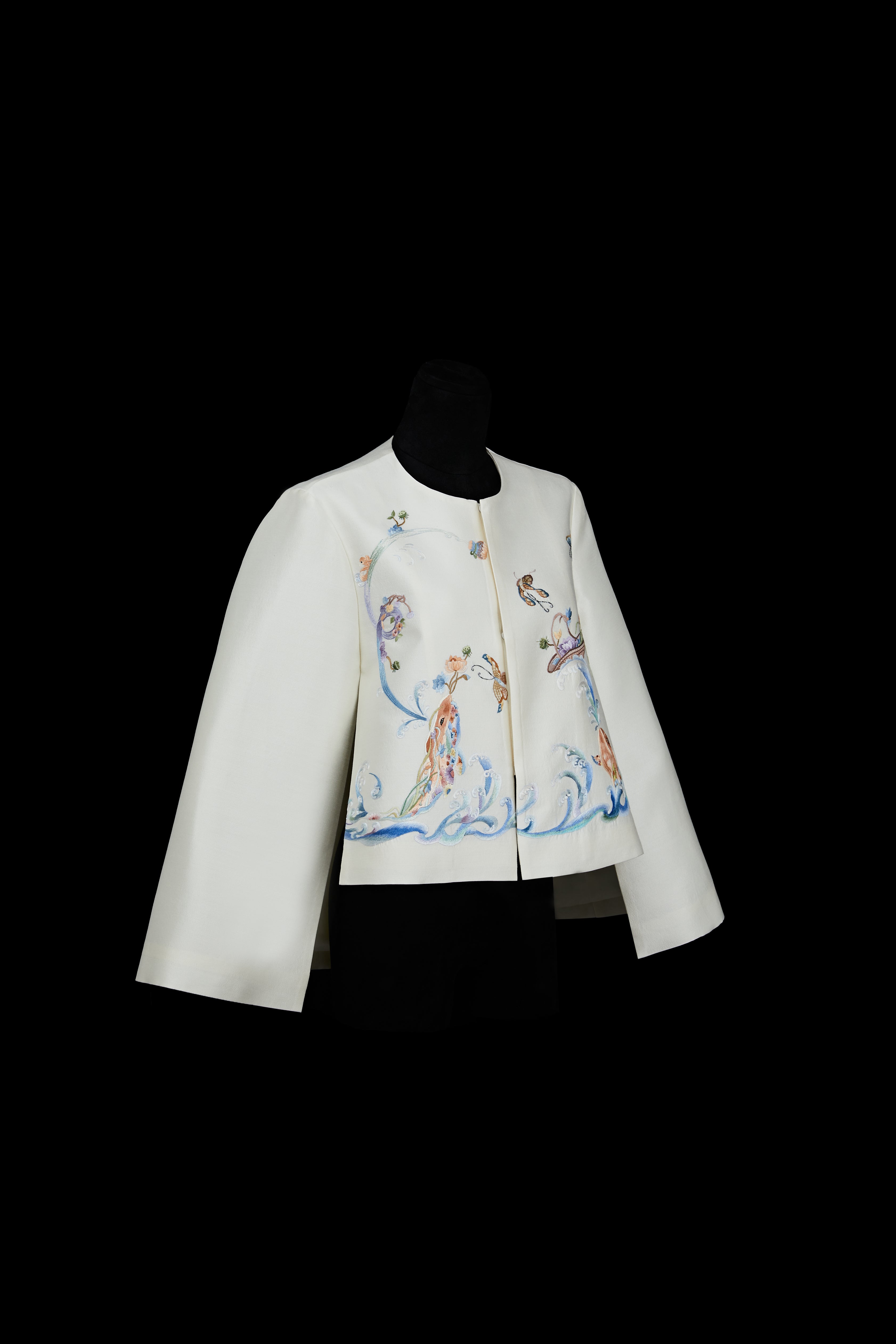 Kun Playing Among Flower Cloak《鲲戏花斗篷》