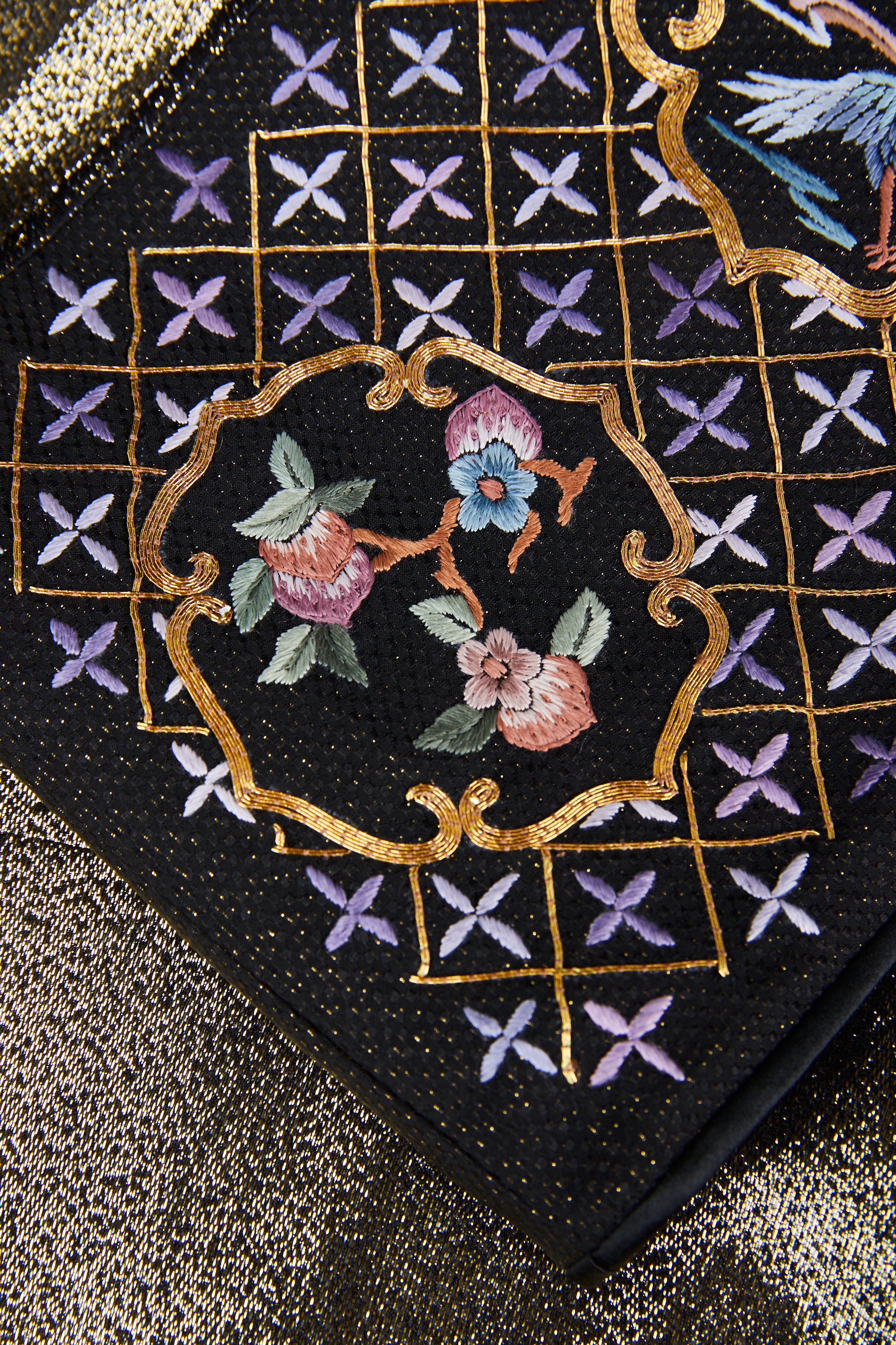 Obsidian Luster《墨夜鎏金》