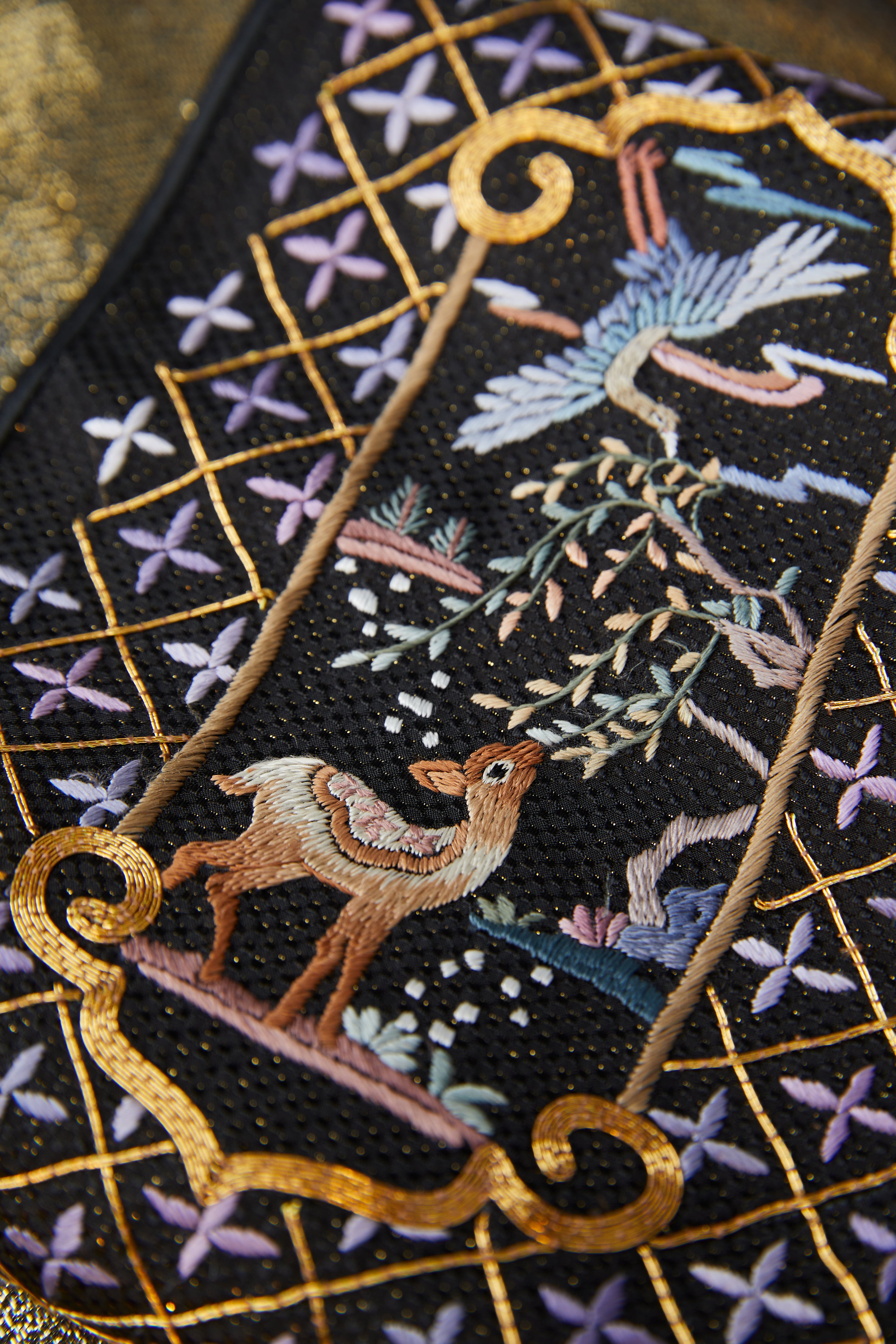 Obsidian Luster《墨夜鎏金》