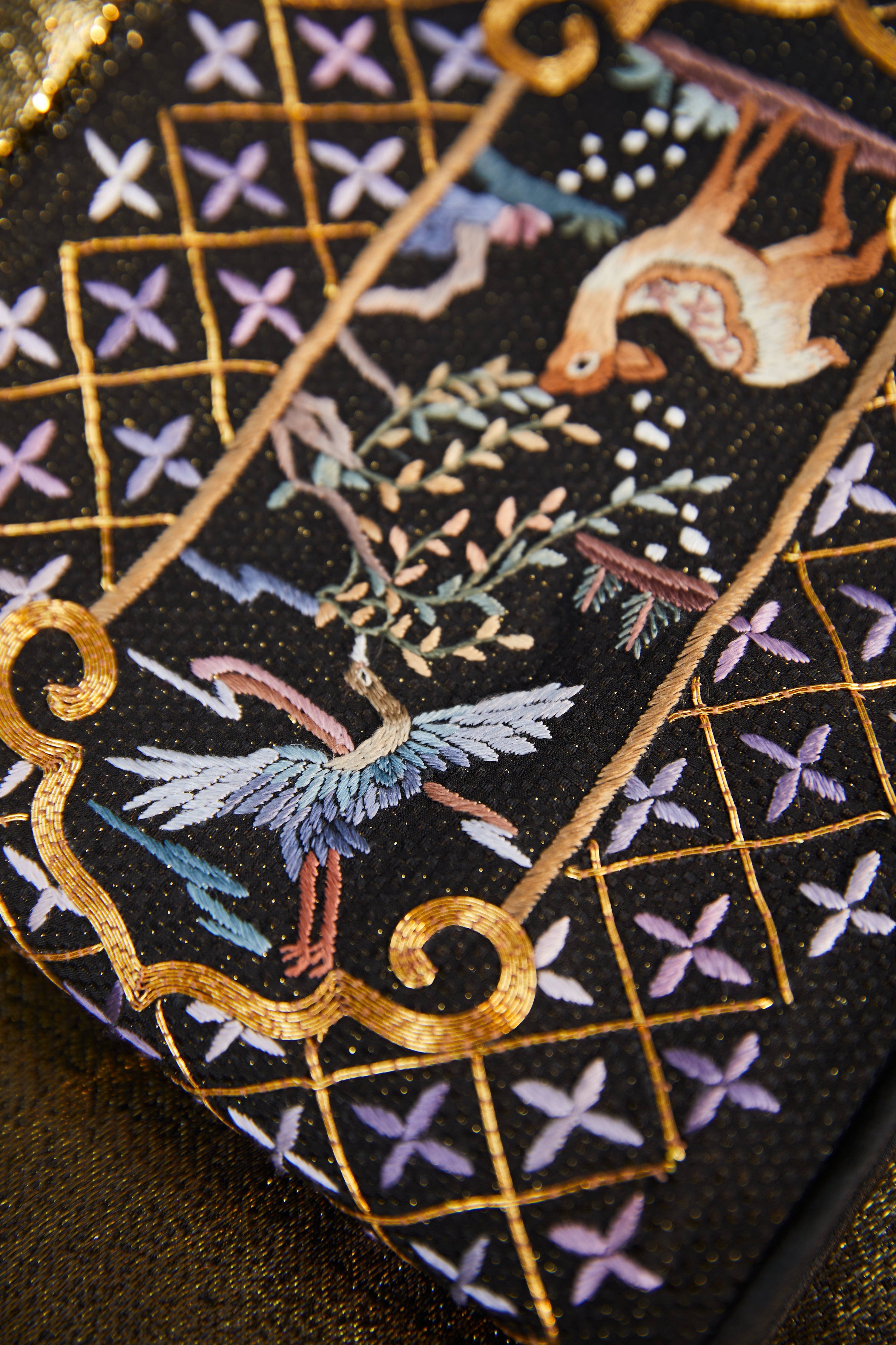 Obsidian Luster《墨夜鎏金》