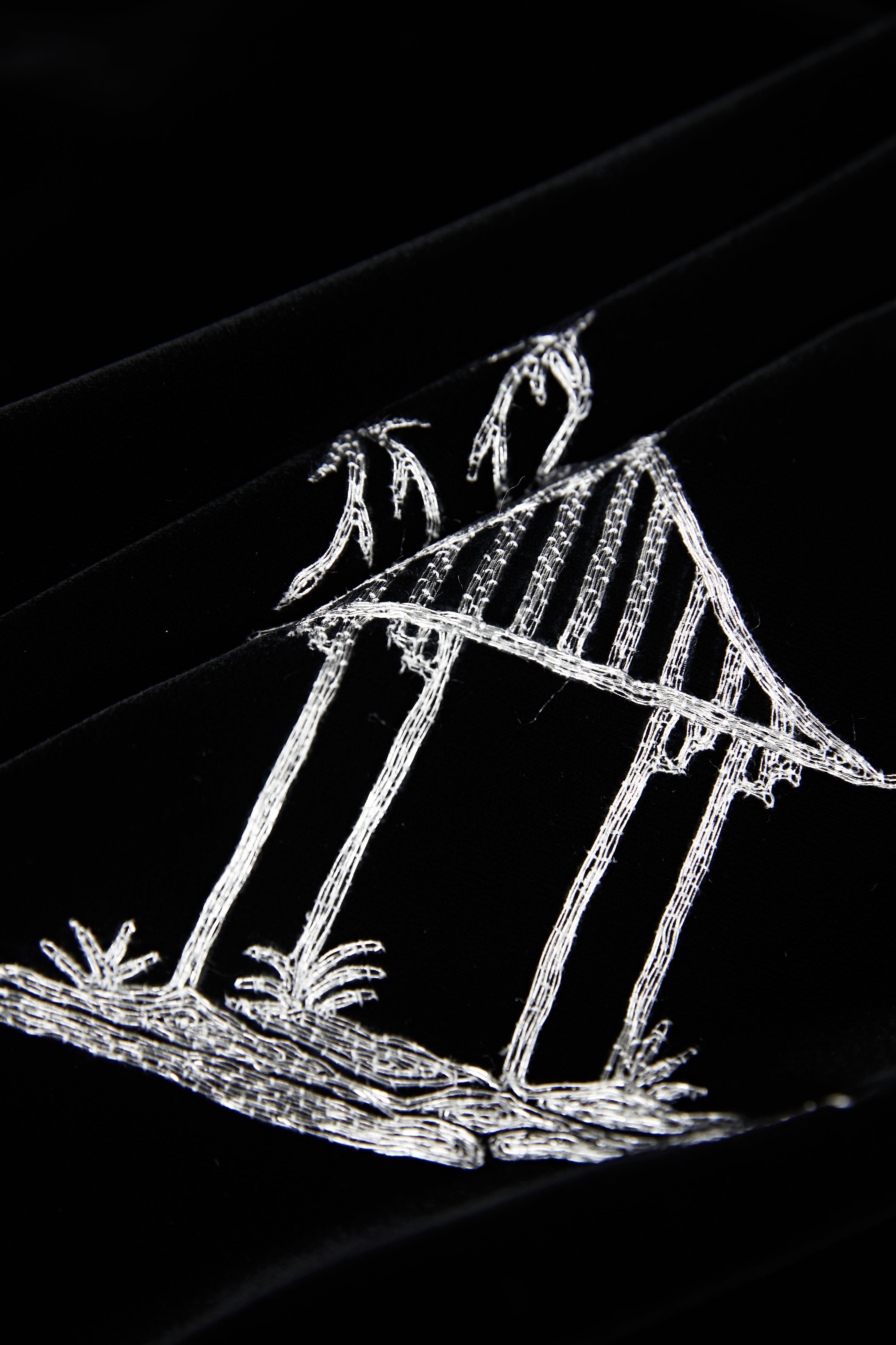 Black Velvet Mid-Open Blouse《黑丝绒中开上衣》