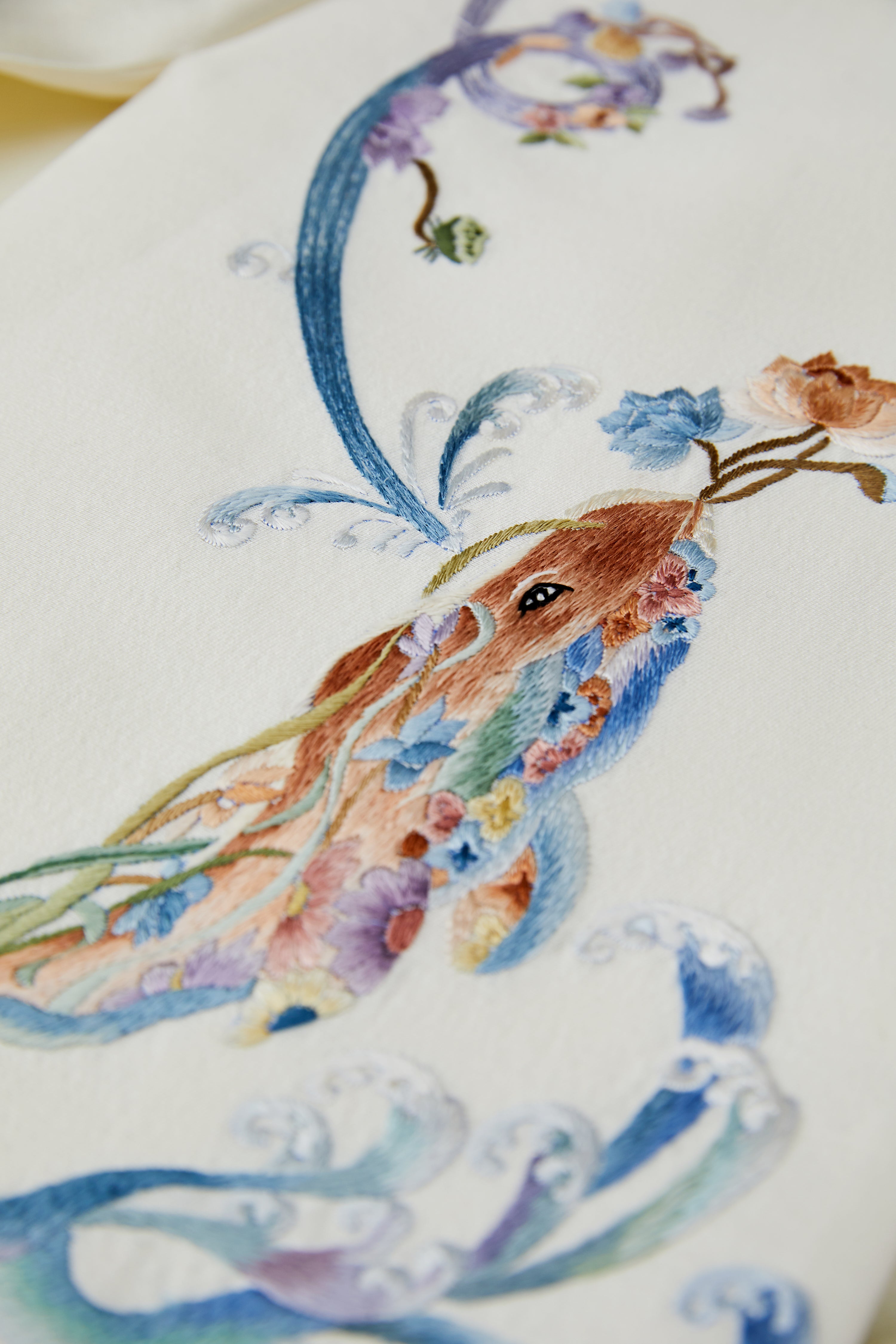 Kun Playing Among Flower Cloak《鲲戏花斗篷》