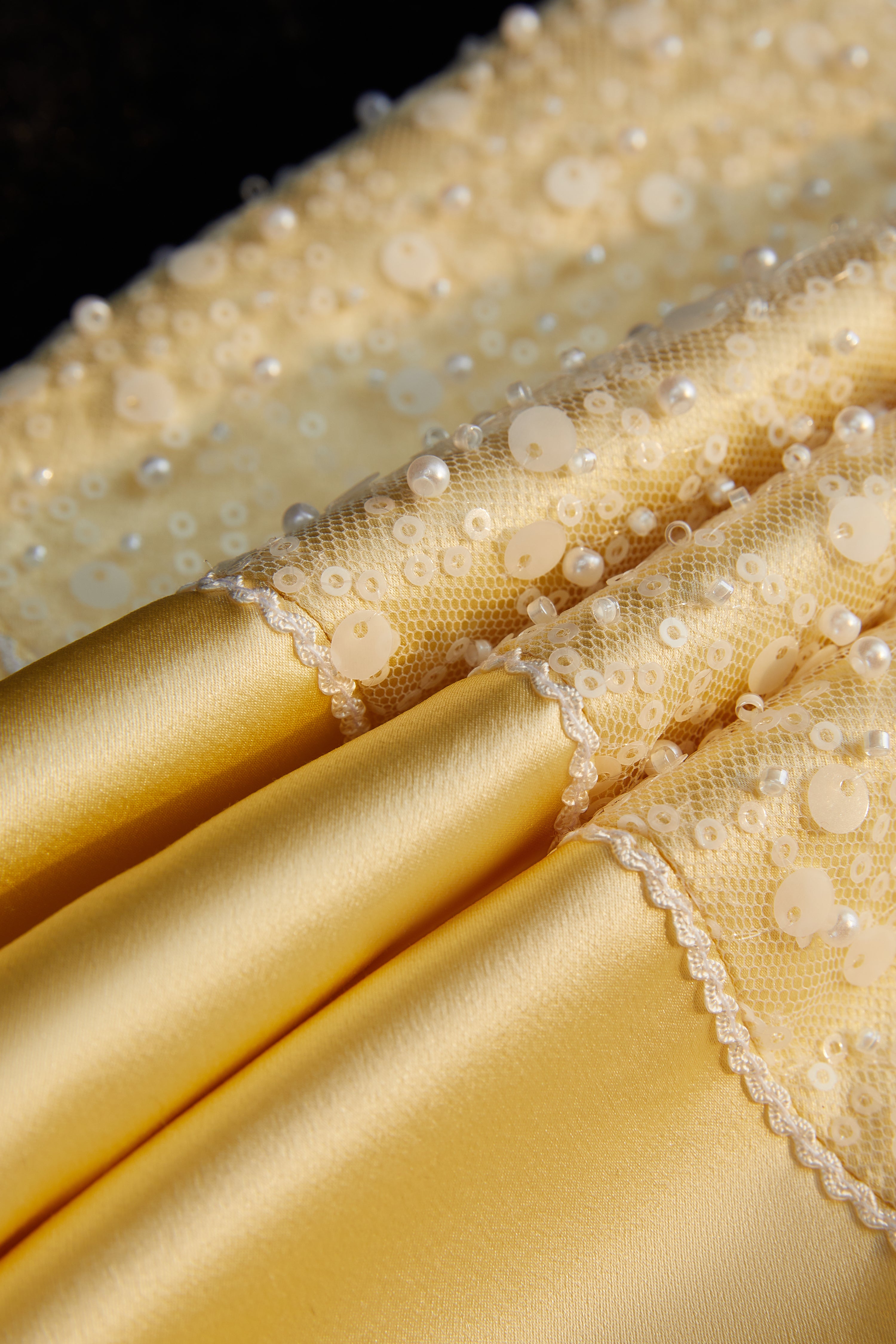 Gilded Antlers Whispering Wind《金翎鹿语》