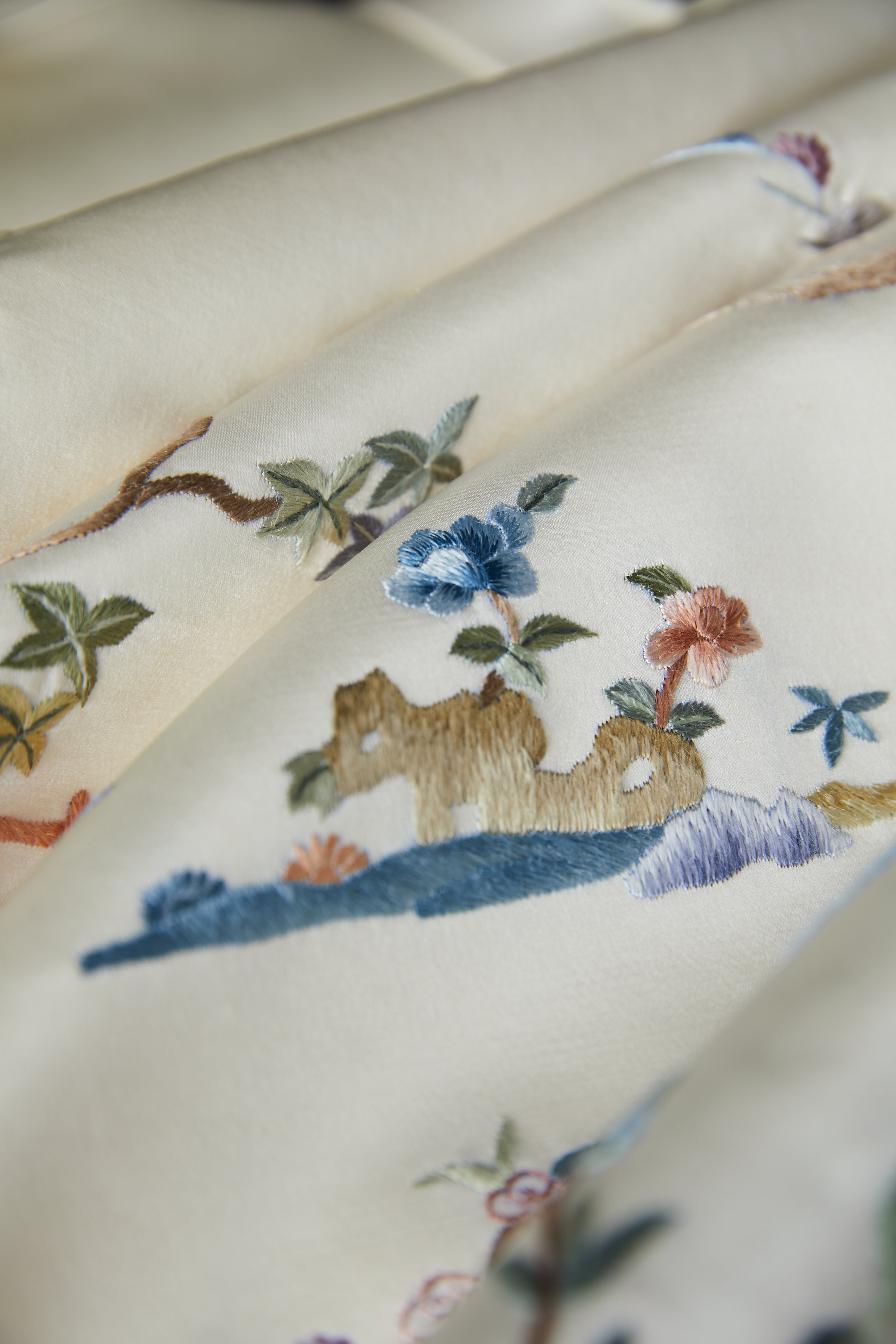 A Corner of the Red Chamber《红楼一隅》