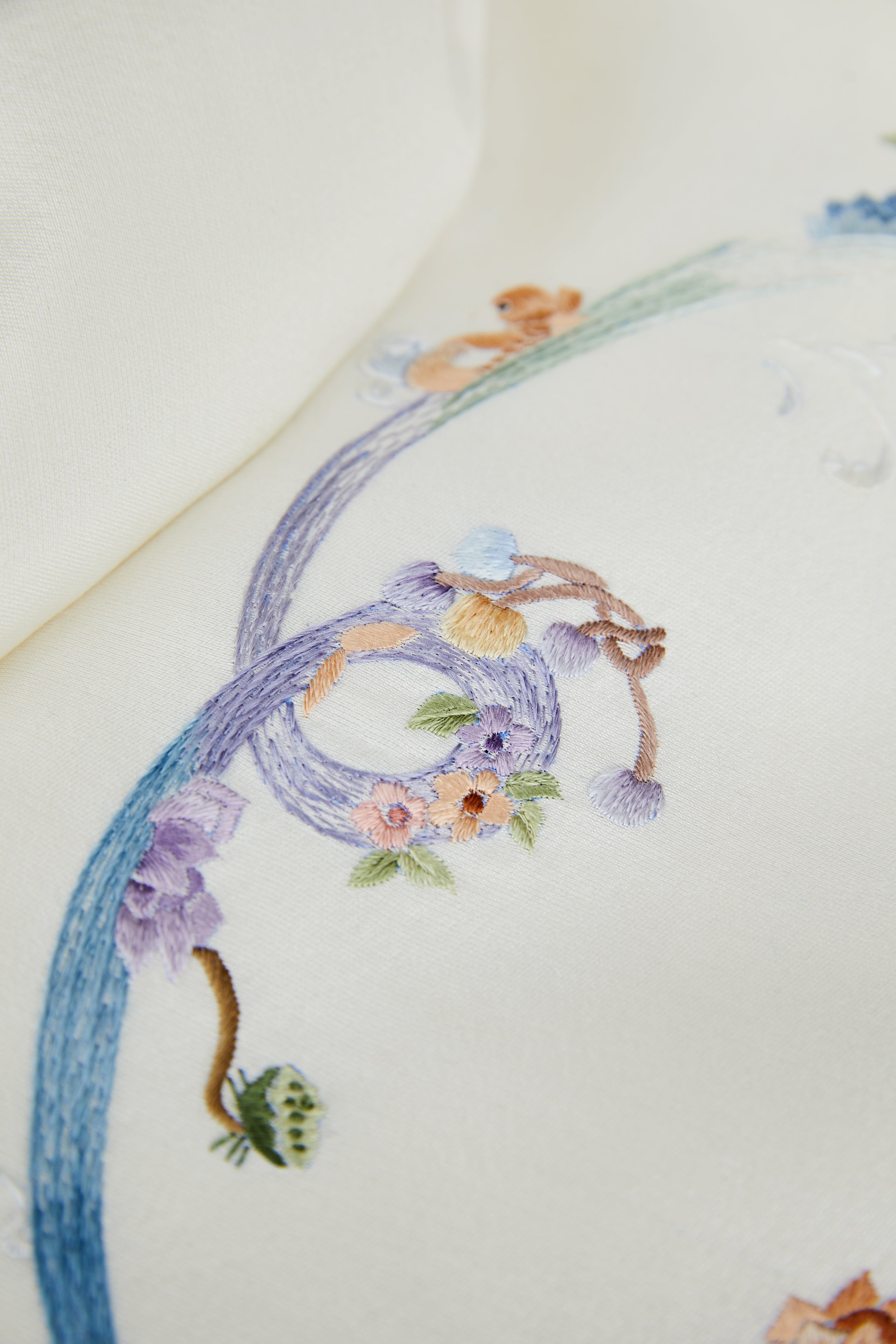 Kun Playing Among Flower Cloak《鲲戏花斗篷》