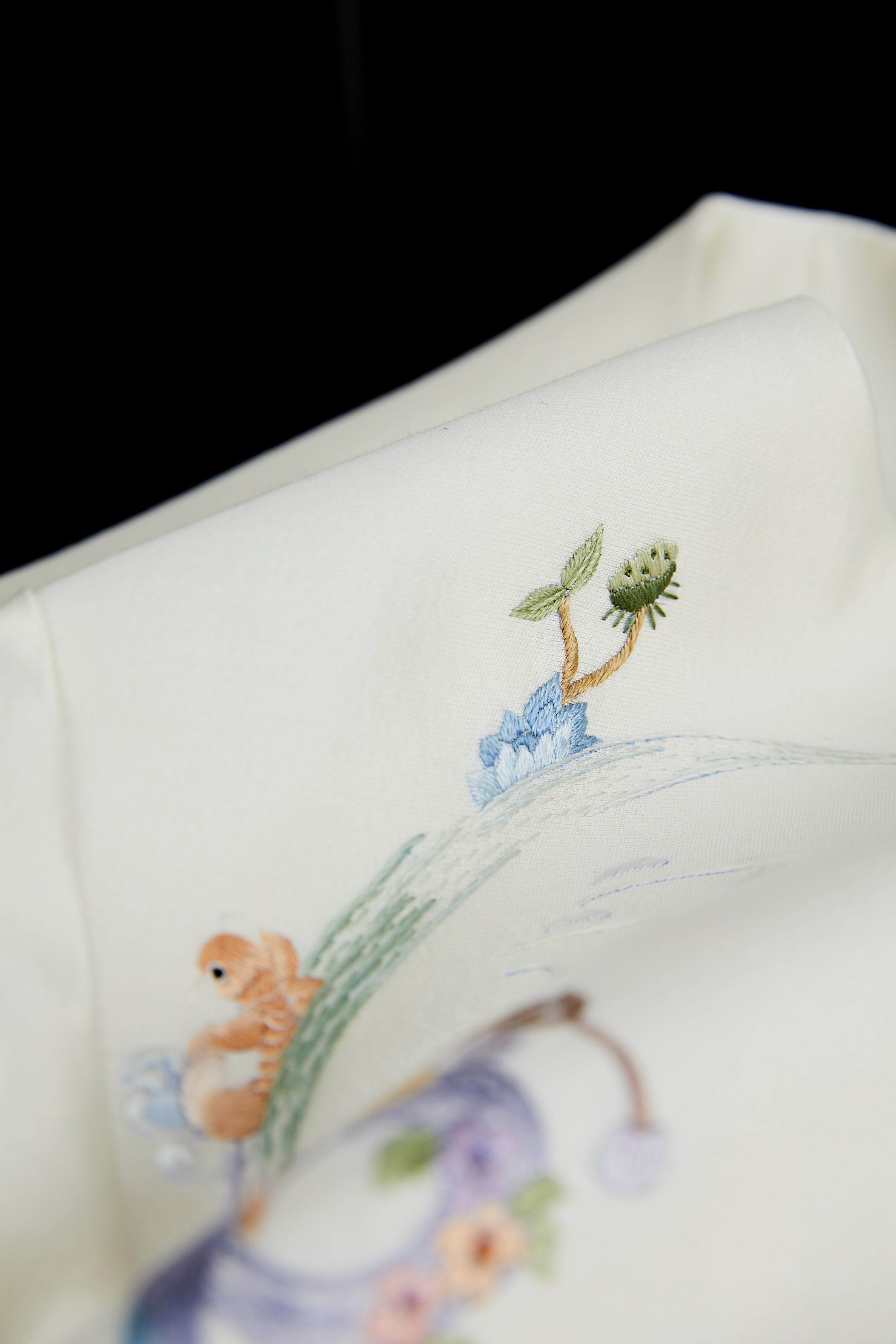 Kun Playing Among Flower Cloak《鲲戏花斗篷》