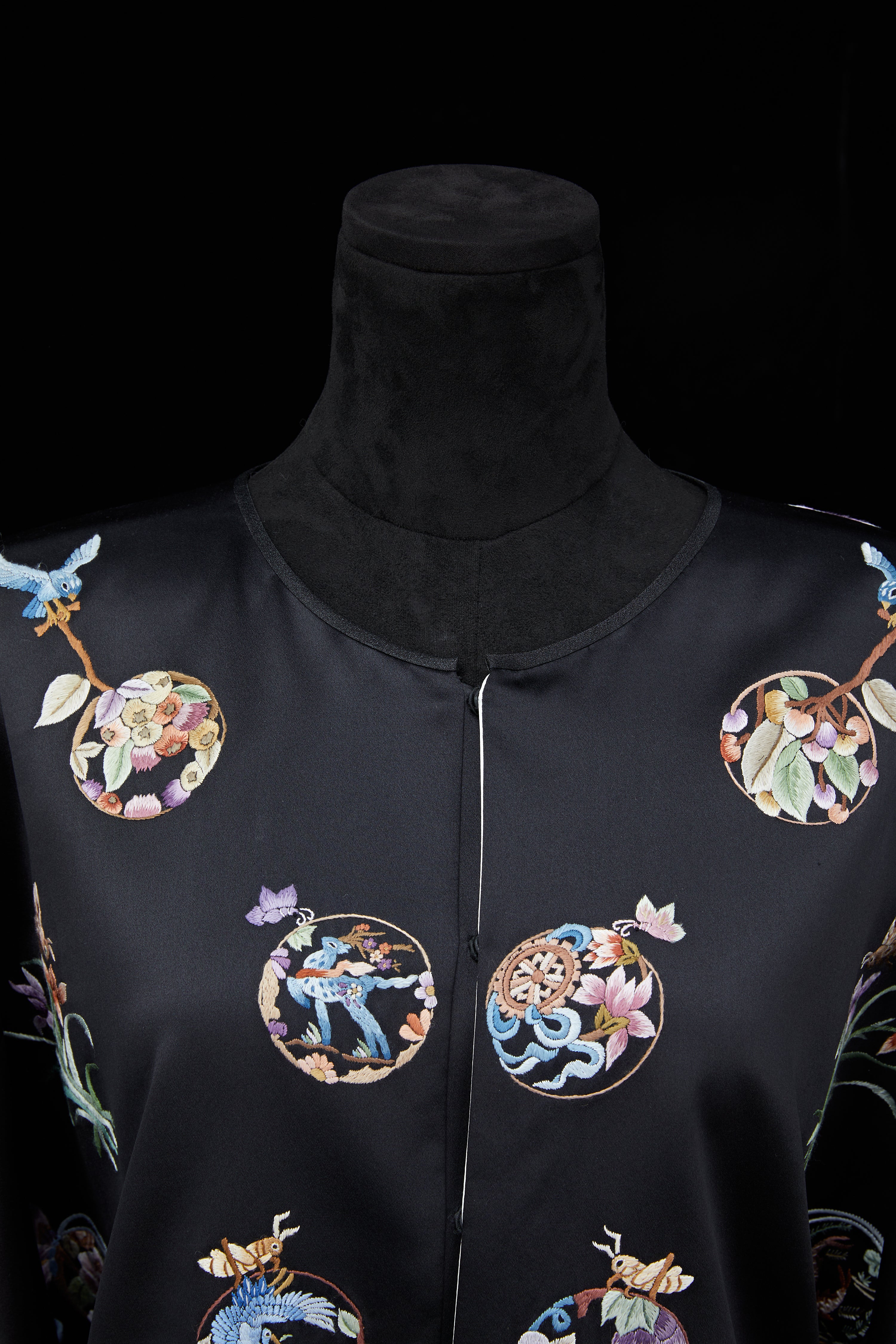 The Classic of Mountains and Rivers《黑色山海经》