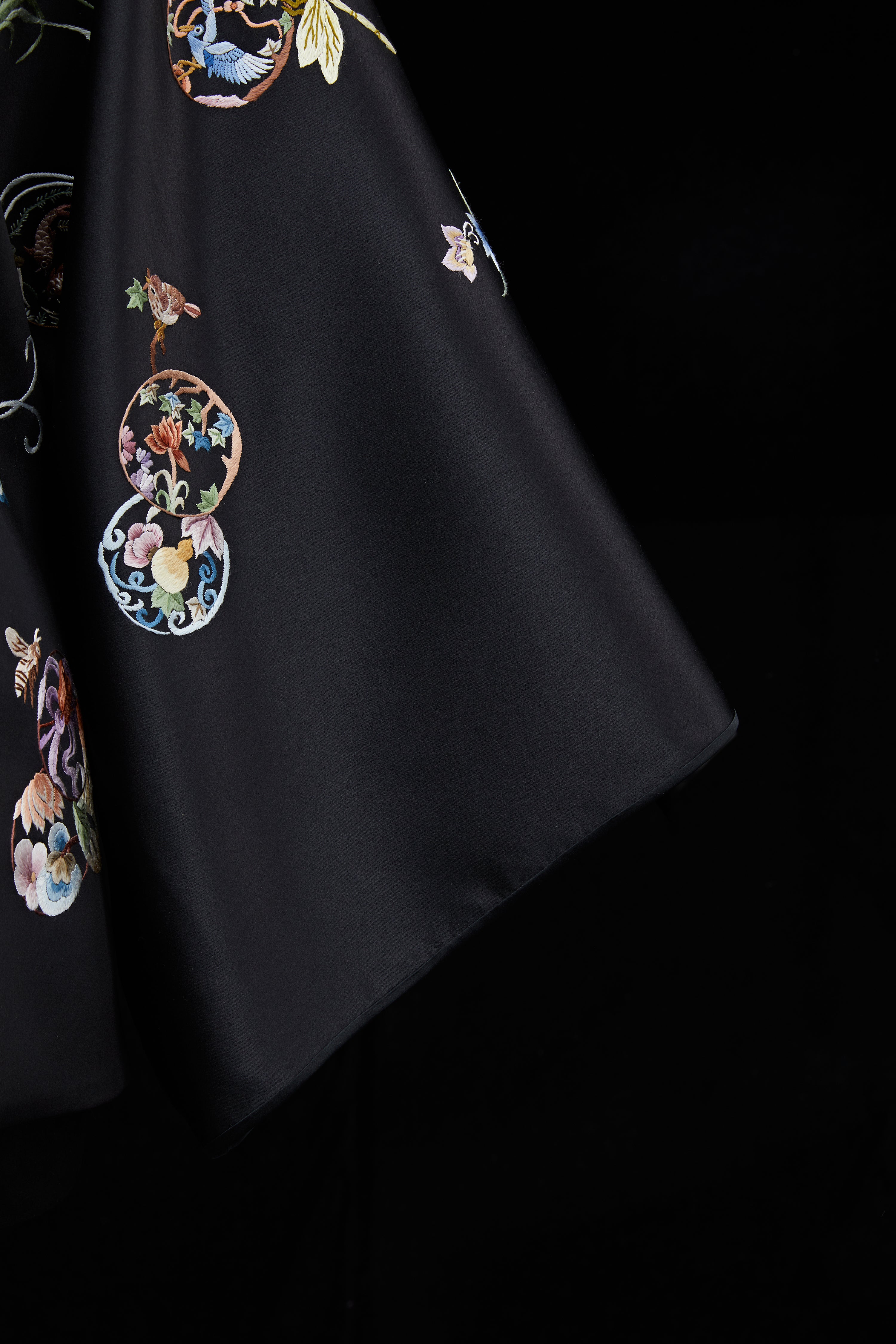 The Classic of Mountains and Rivers《黑色山海经》