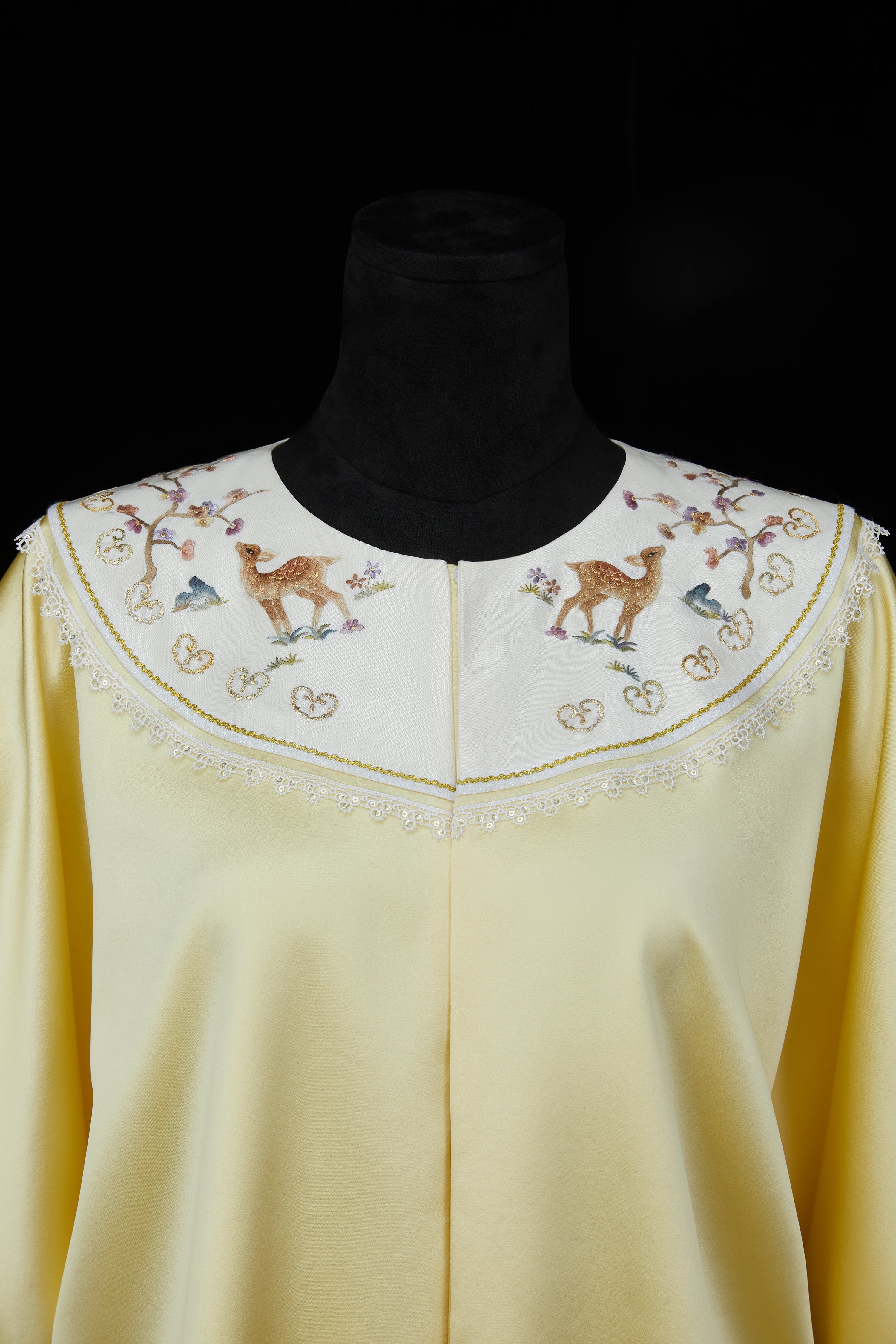 Gilded Antlers Whispering Wind《金翎鹿语》