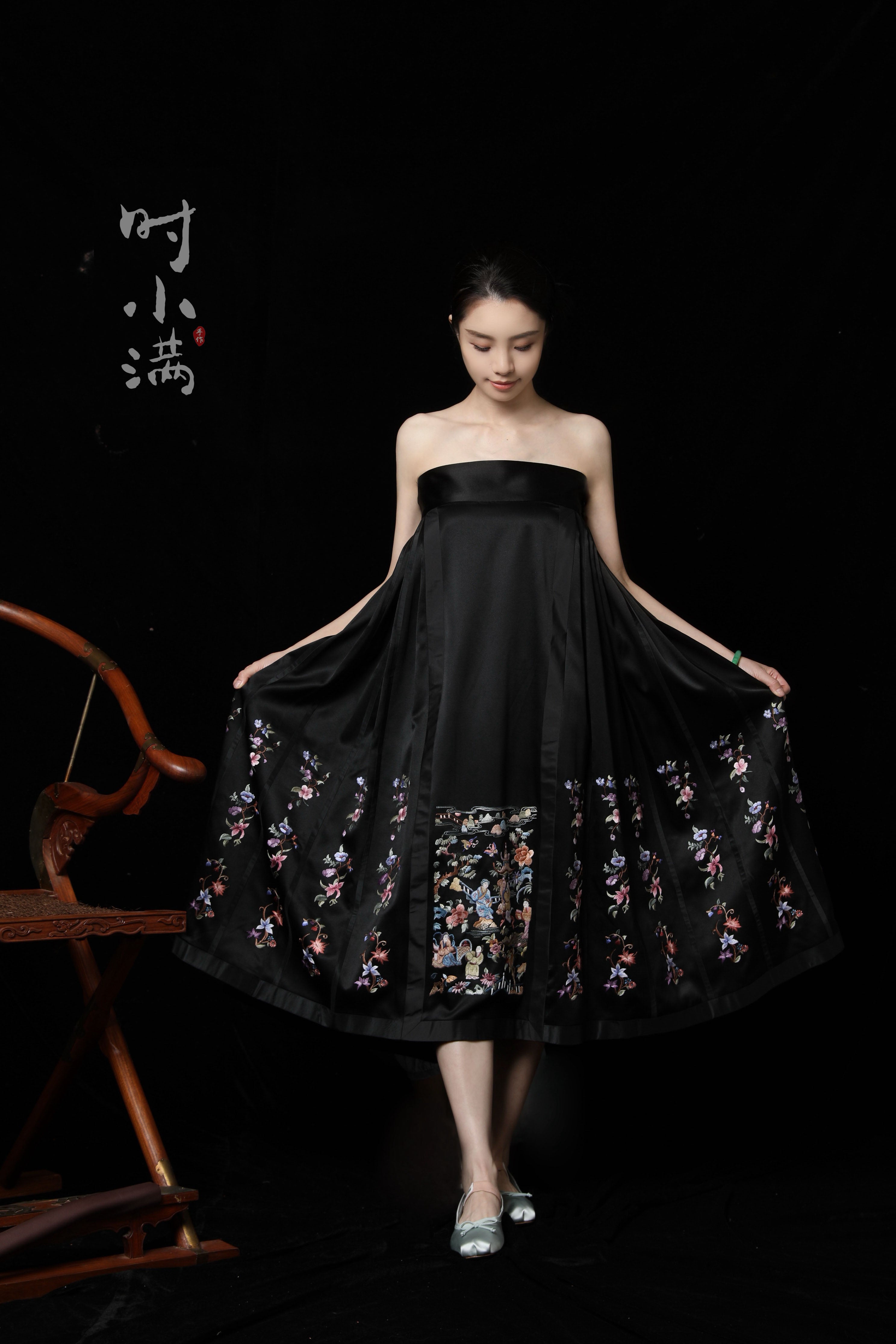 Zhaojun Goes Beyond the Great Wall 《昭君出塞》Horse Face Skirt