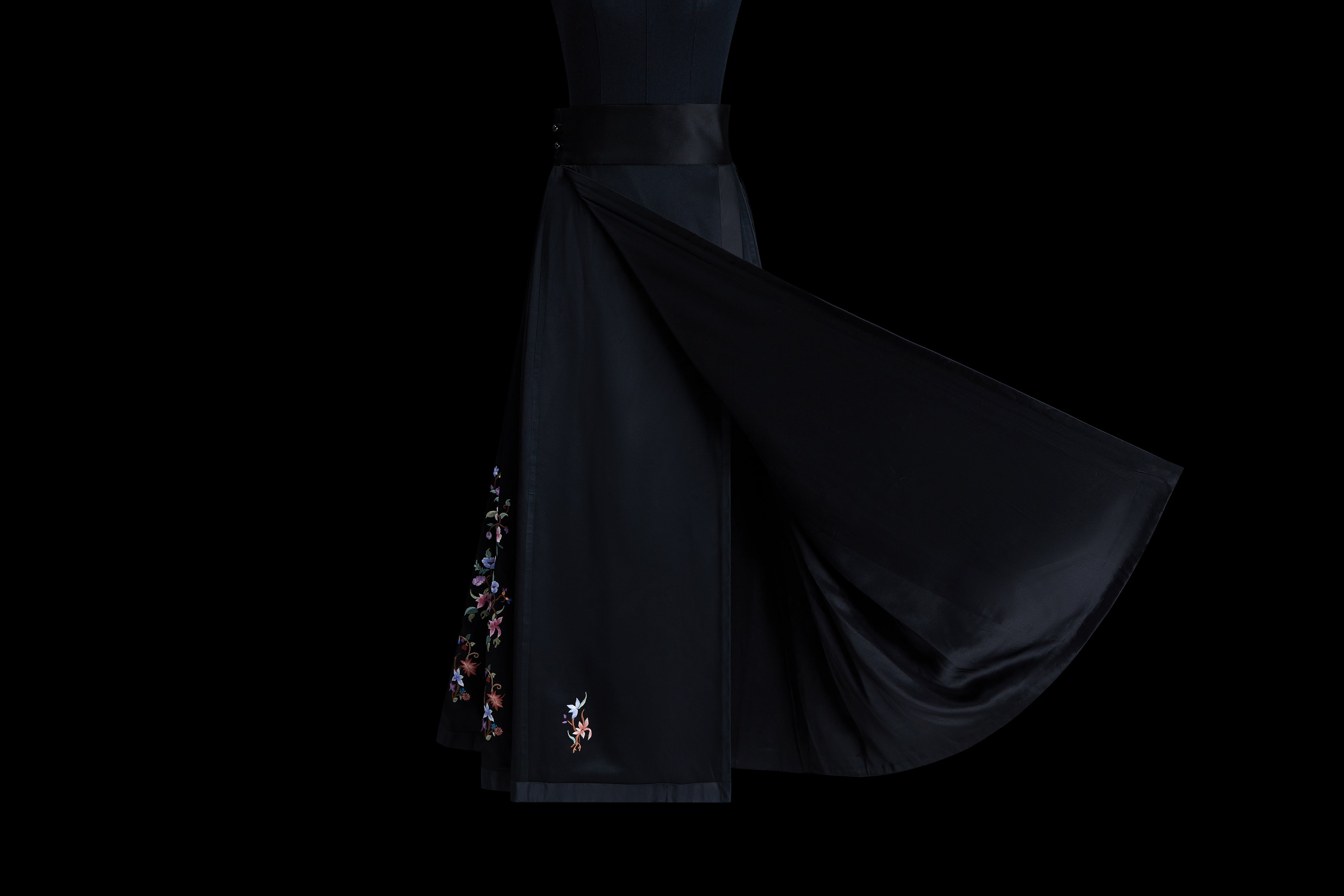 Zhaojun Goes Beyond the Great Wall 《昭君出塞》Horse Face Skirt