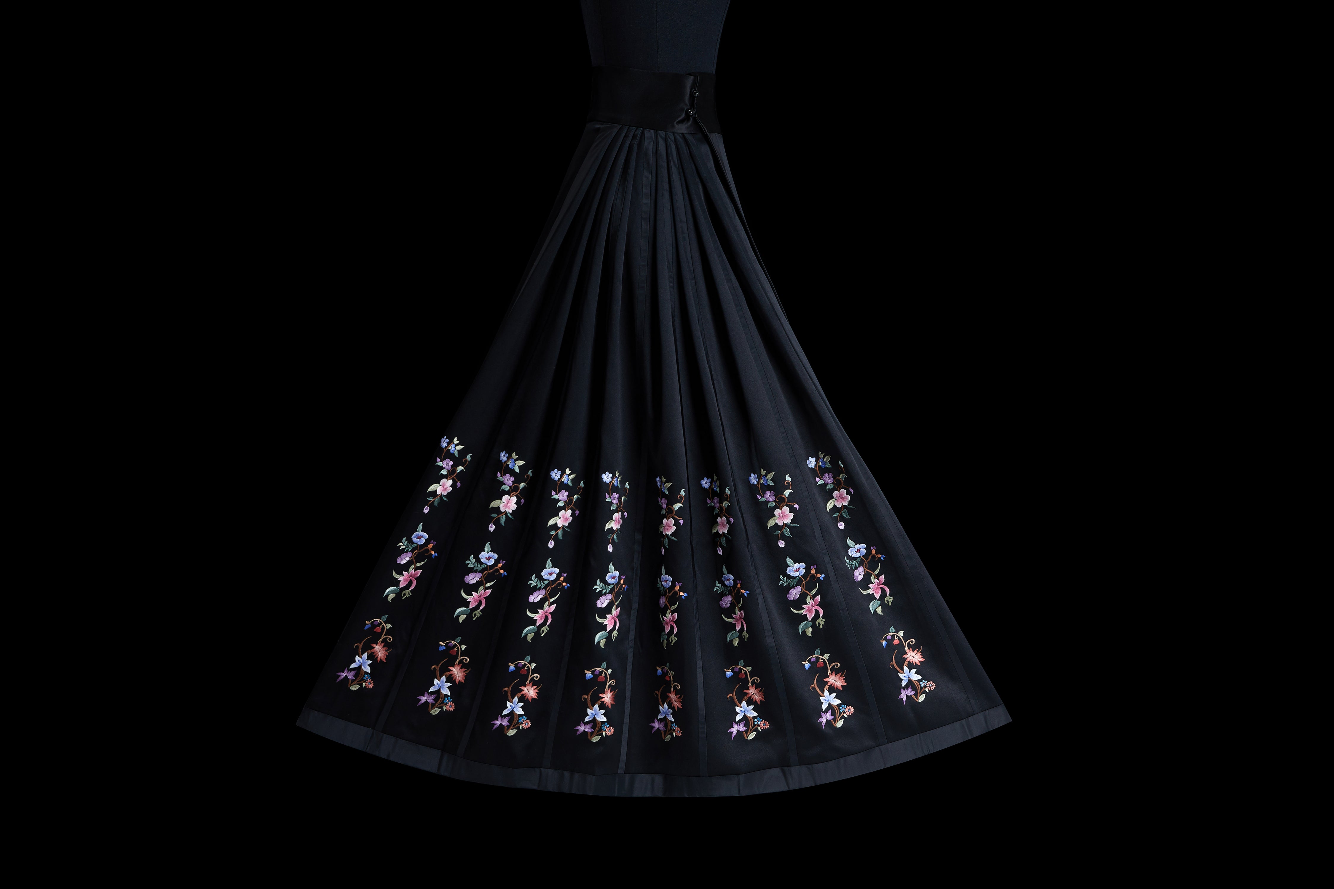 Zhaojun Goes Beyond the Great Wall 《昭君出塞》Horse Face Skirt