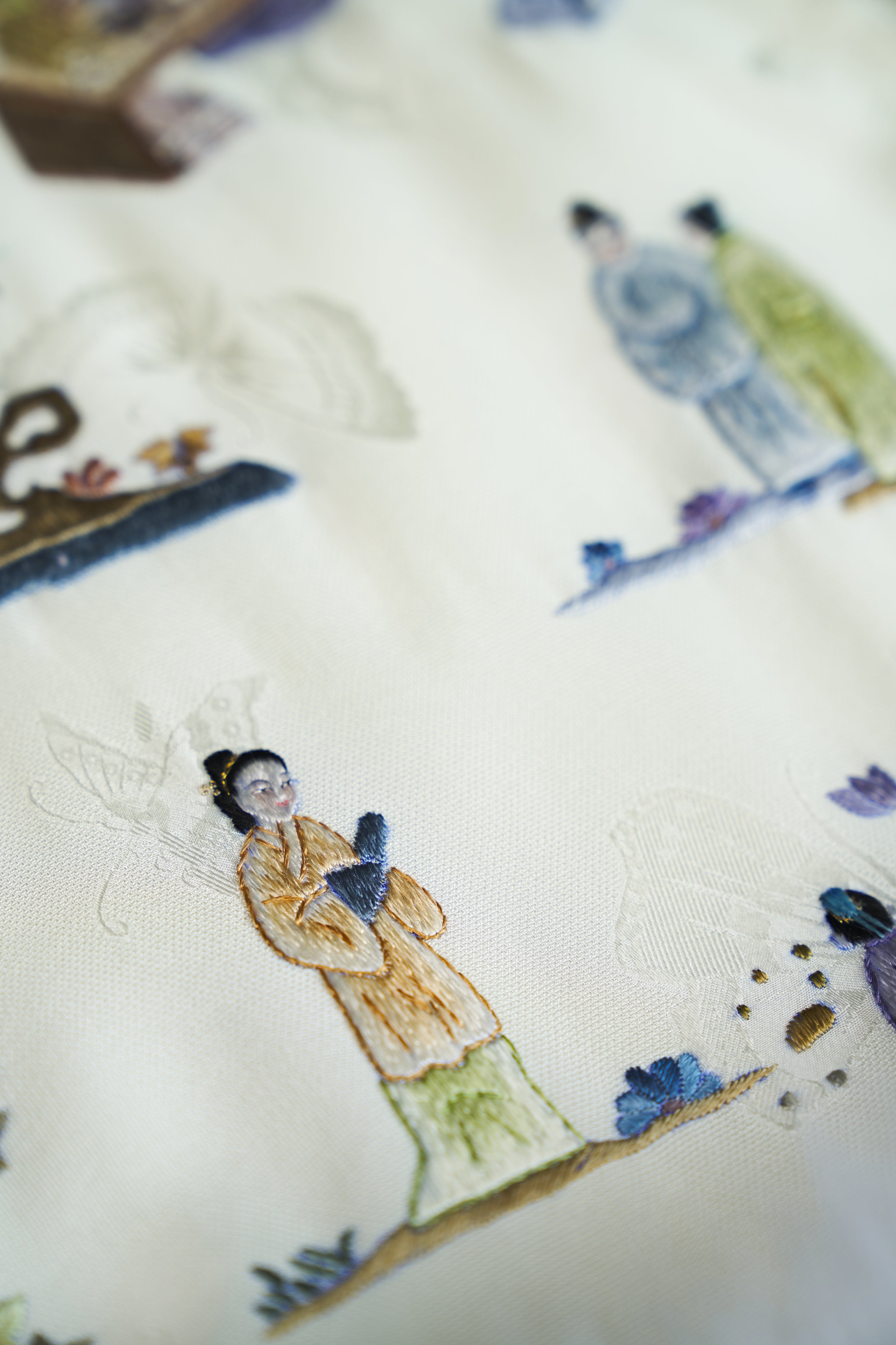 Silk and Cashmere Coat with Fox Fur《班昭写史》