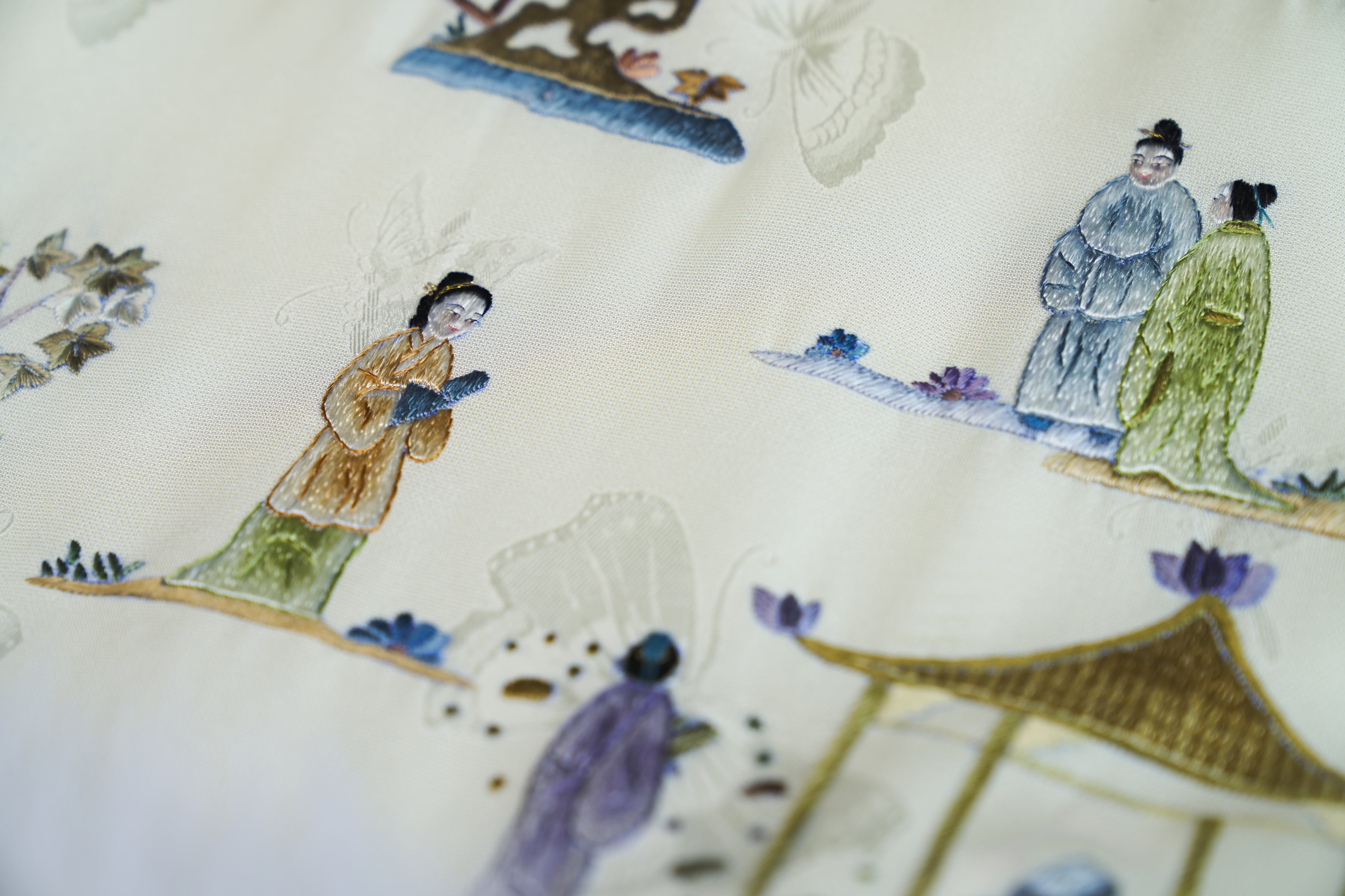 Silk and Cashmere Coat with Fox Fur《班昭写史》