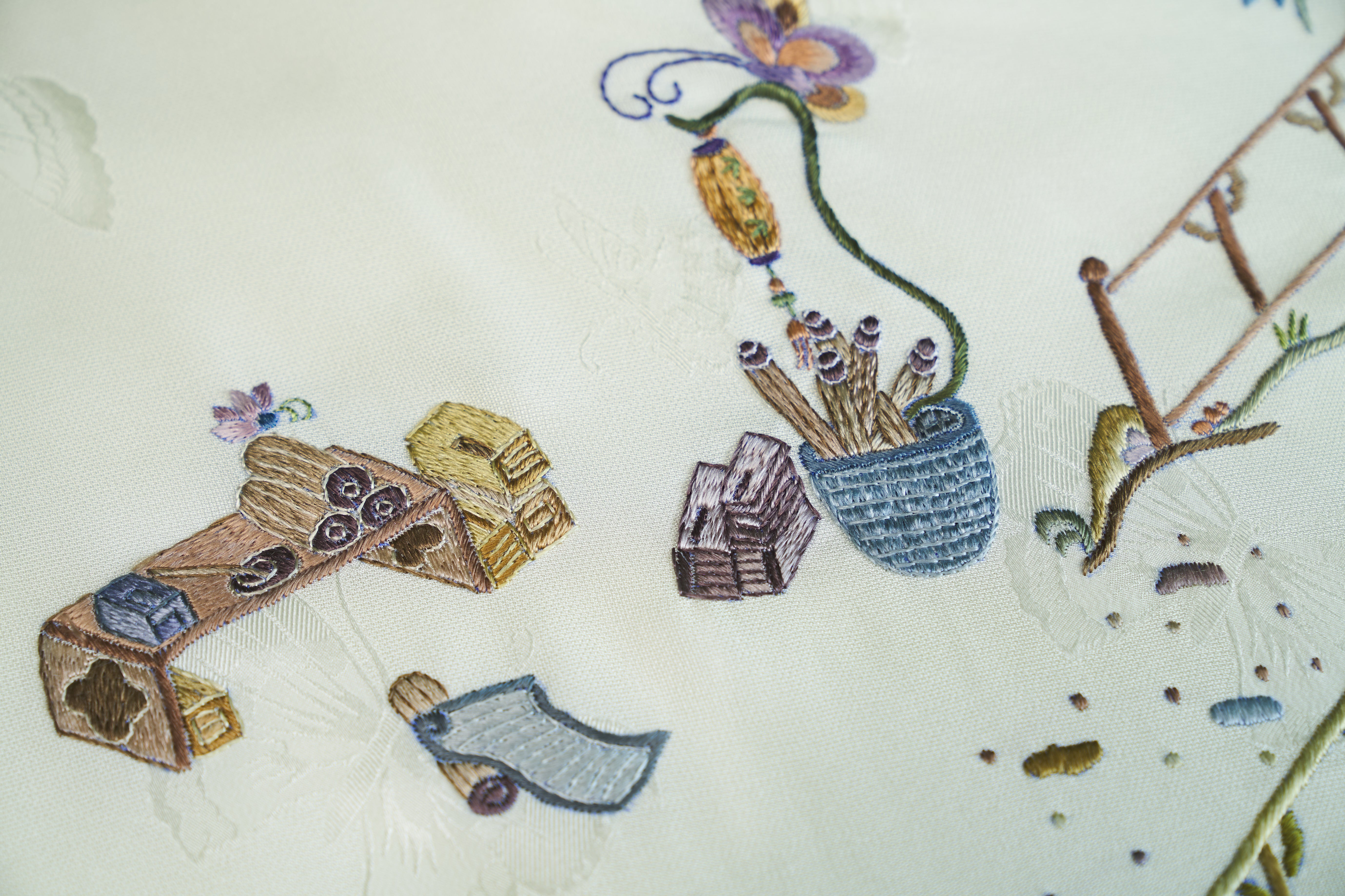 Silk and Cashmere Coat with Fox Fur《班昭写史》