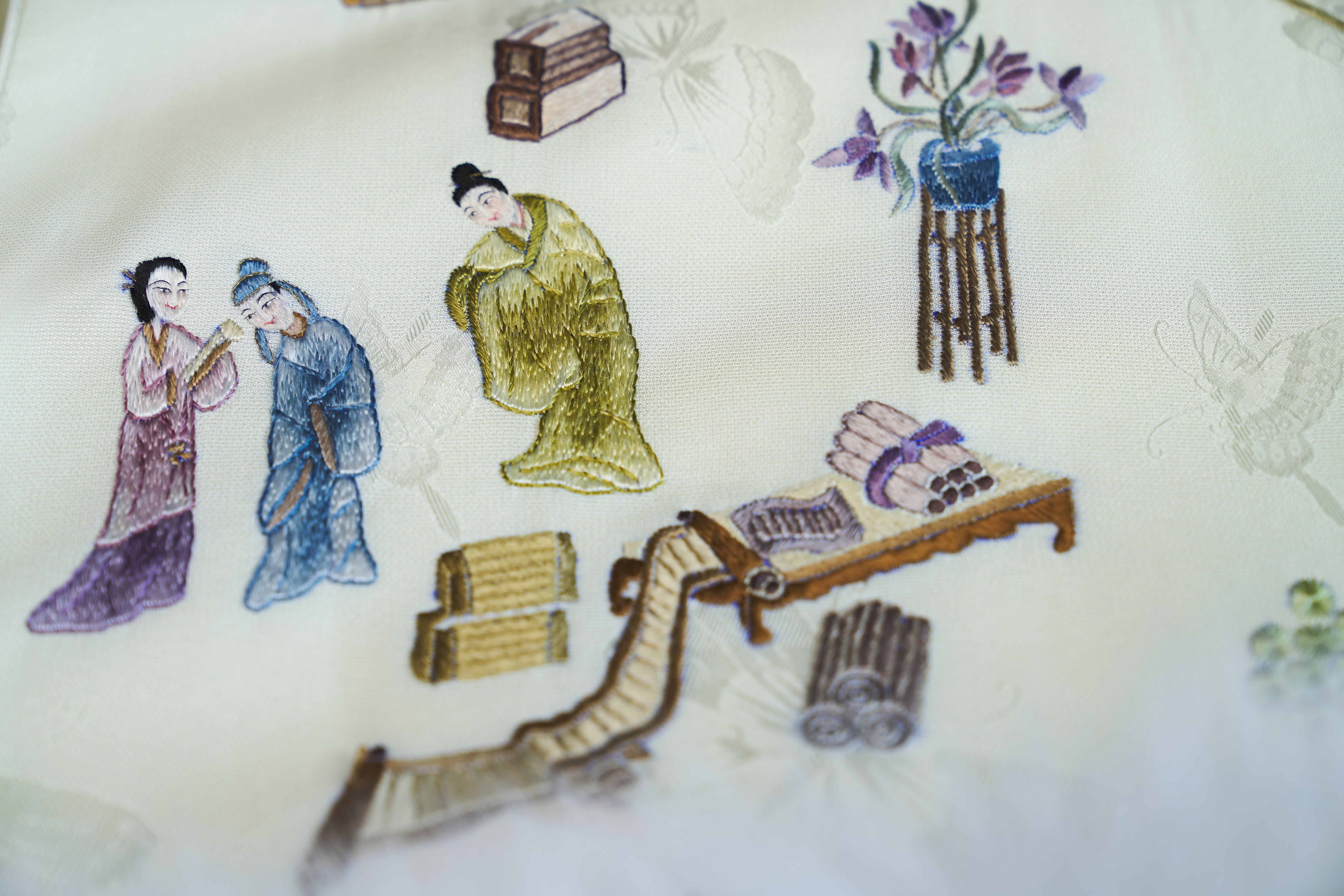 Silk and Cashmere Coat with Fox Fur《班昭写史》