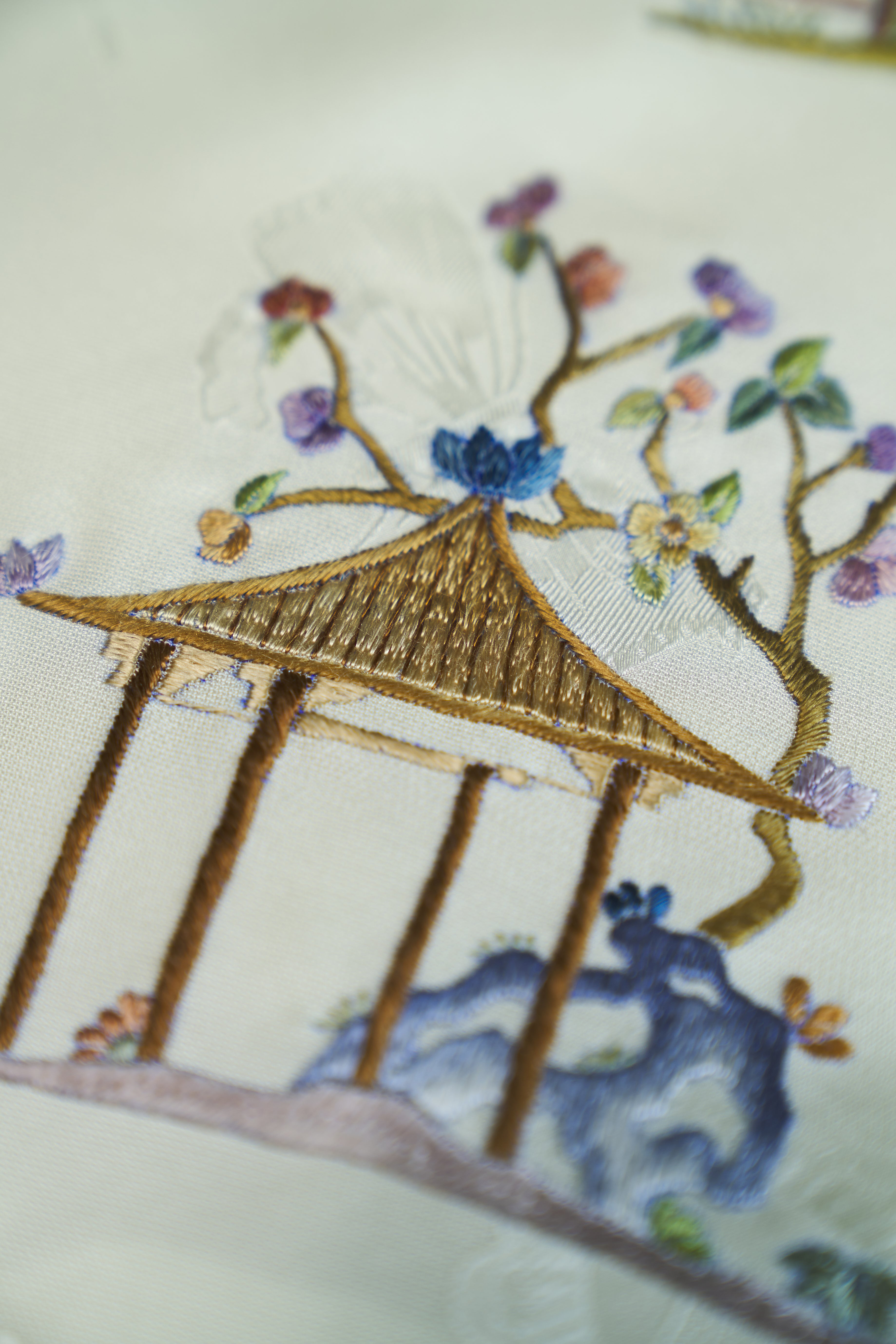 Silk and Cashmere Coat with Fox Fur《班昭写史》