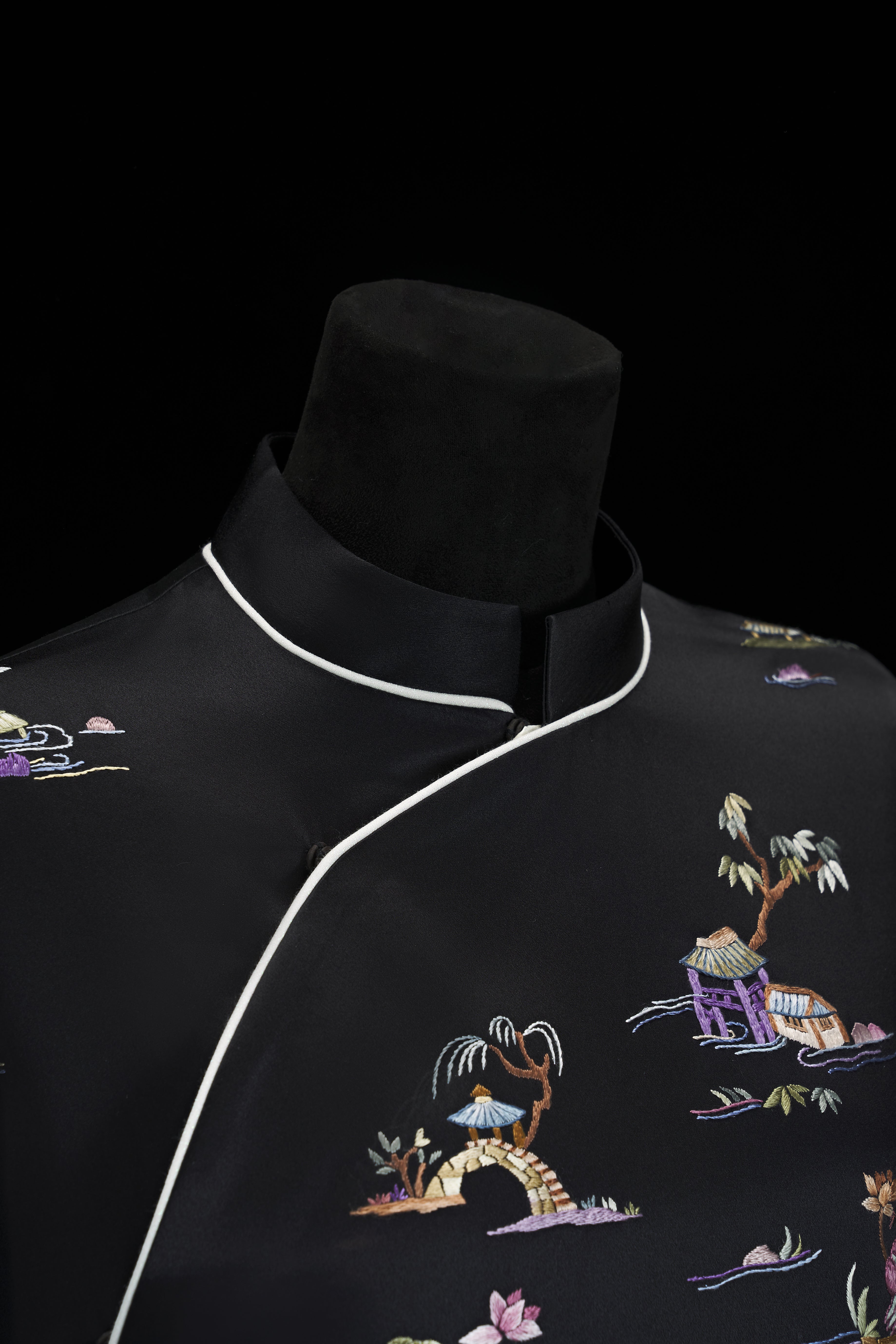 Coat with Fox Fur Trim《采莲图》