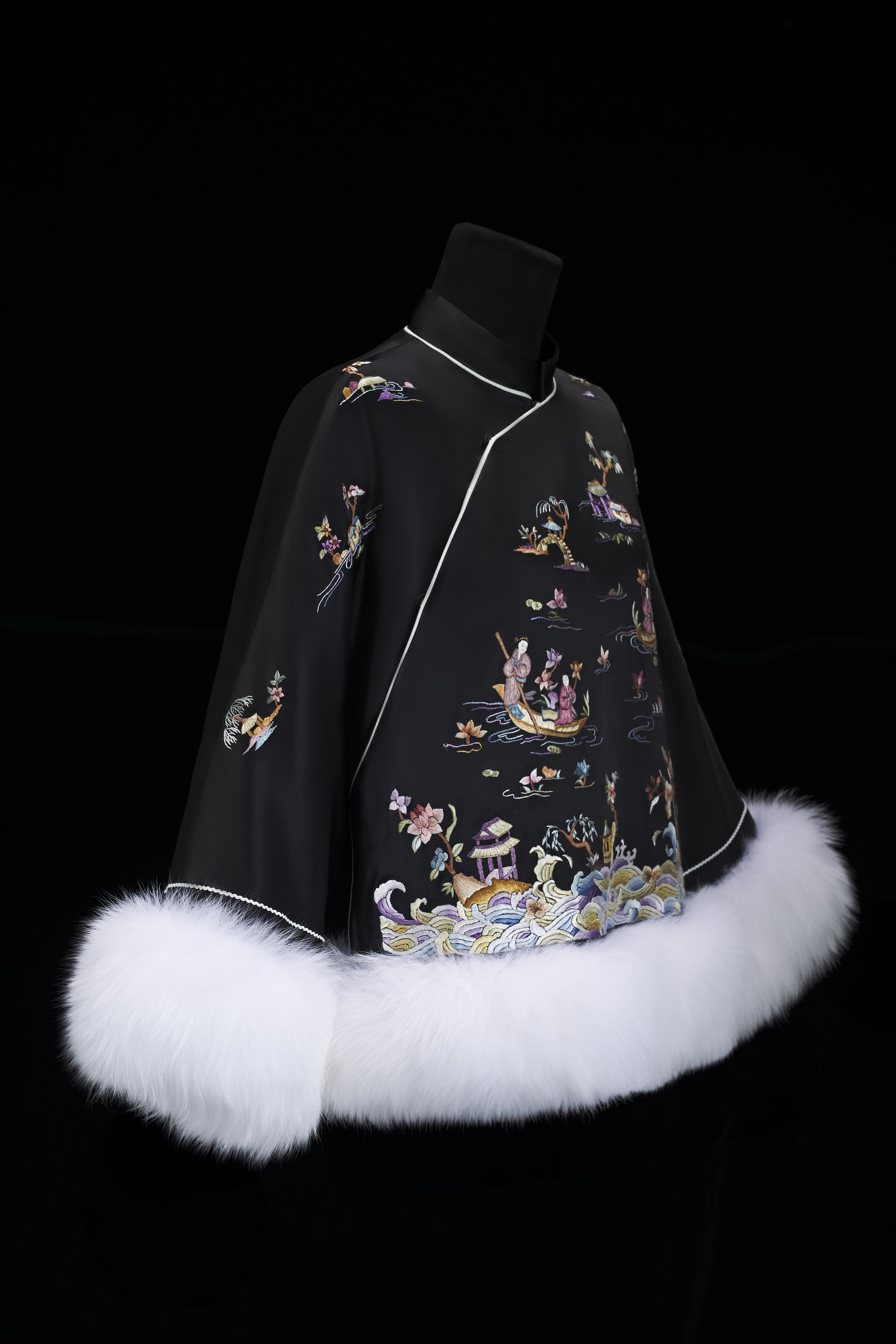 Coat with Fox Fur Trim《采莲图》