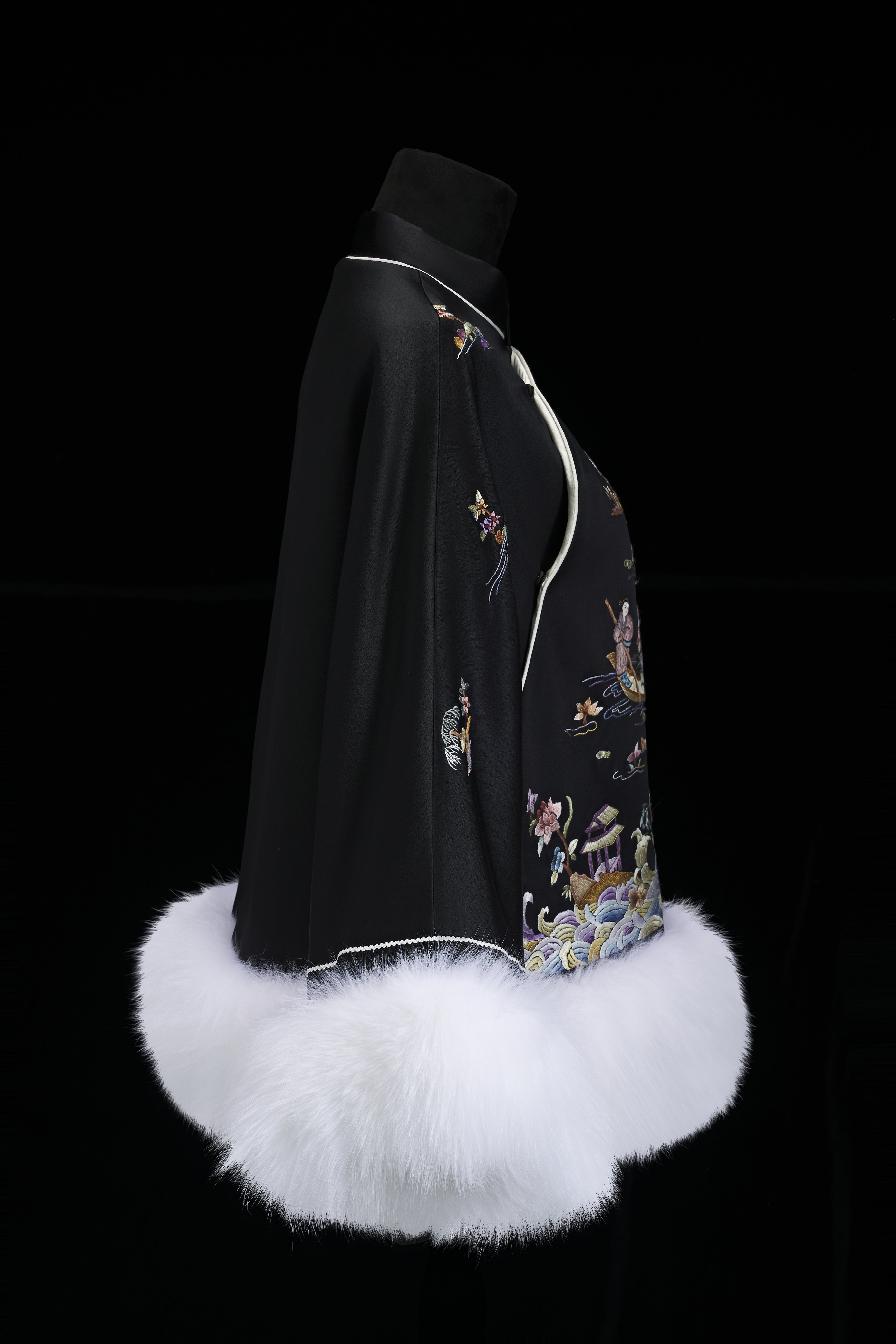 Coat with Fox Fur Trim《采莲图》