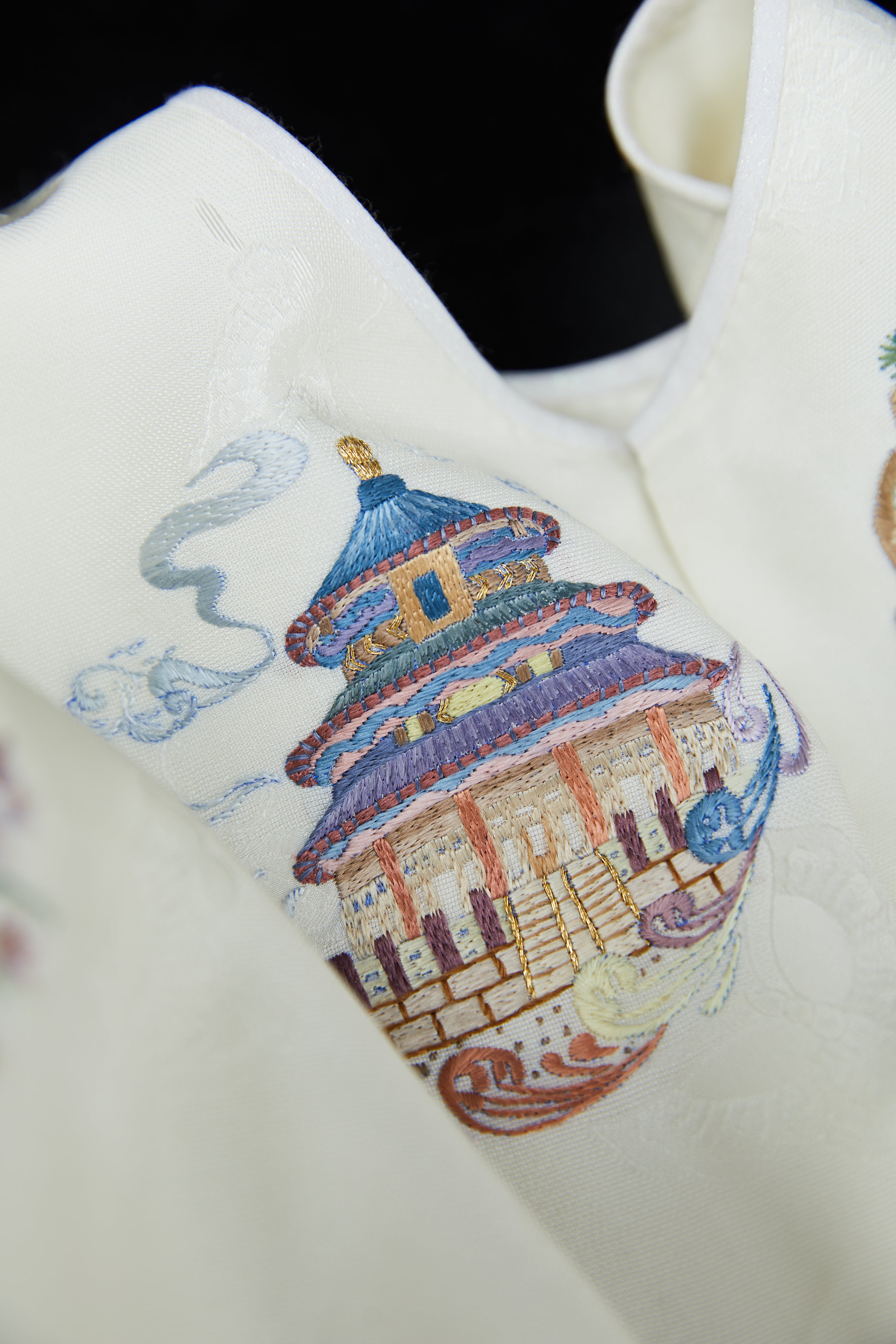 Elegant Pavilions and Towers《亭台楼阁》