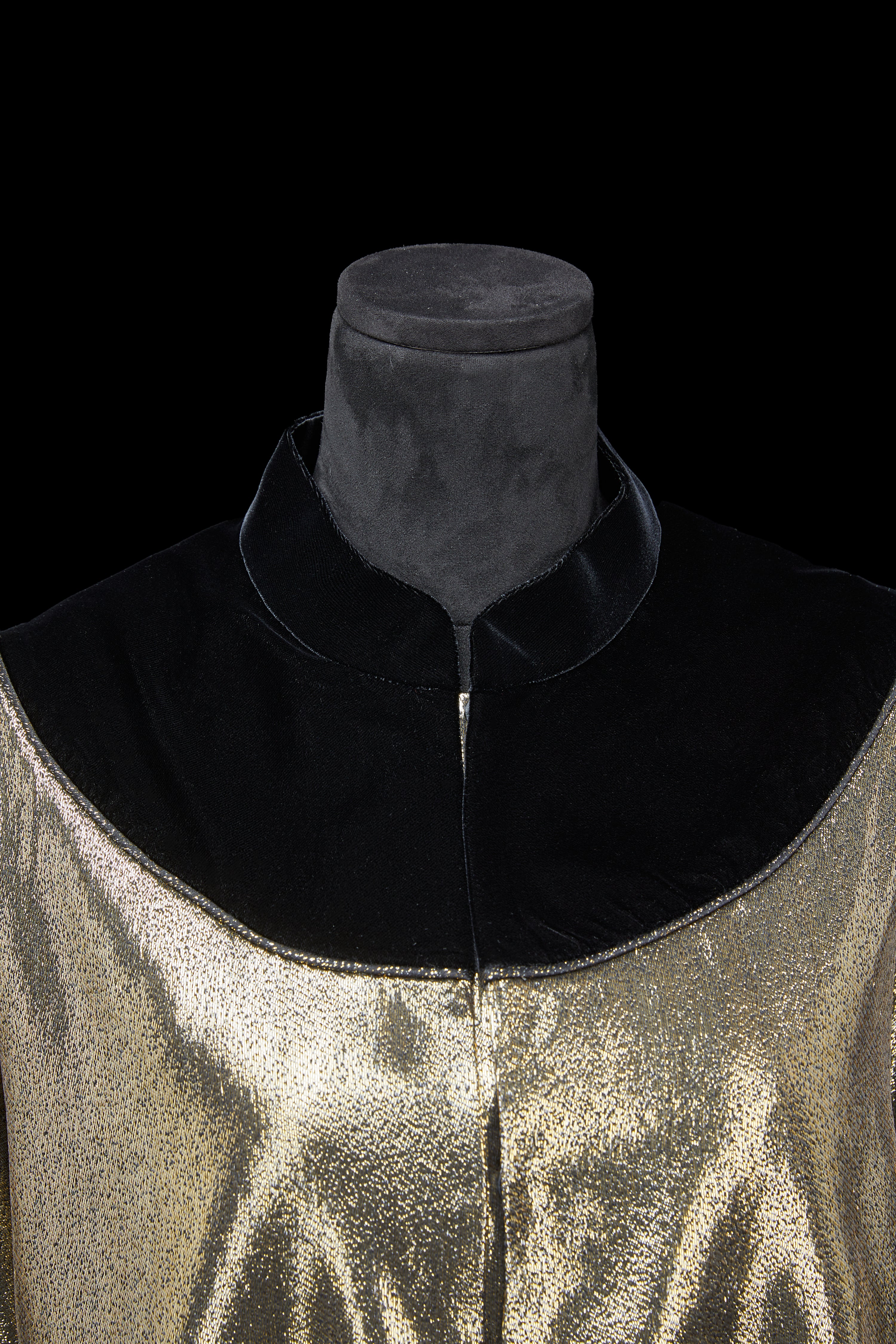 Obsidian Luster《墨夜鎏金》