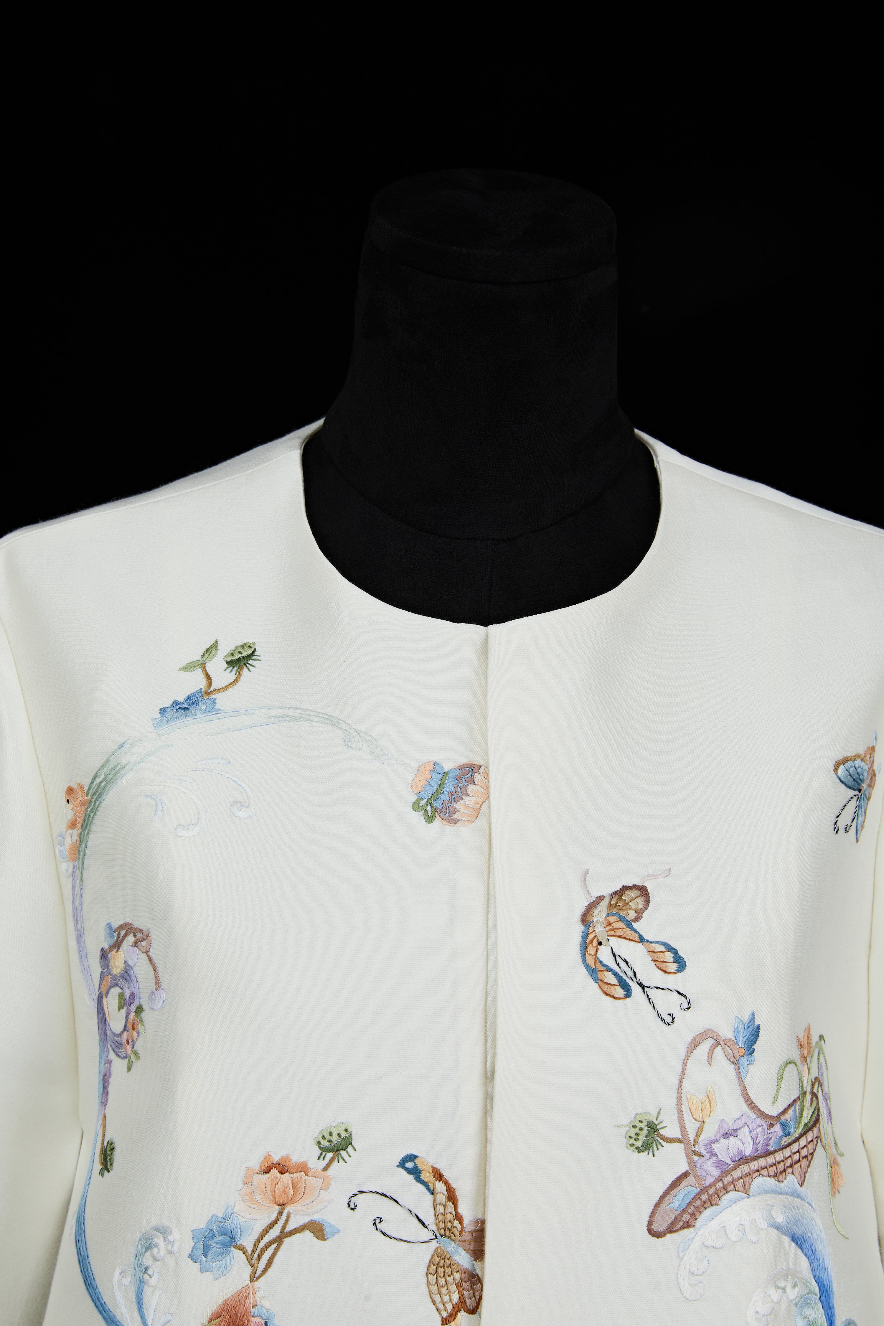 Kun Playing Among Flower Cloak《鲲戏花斗篷》