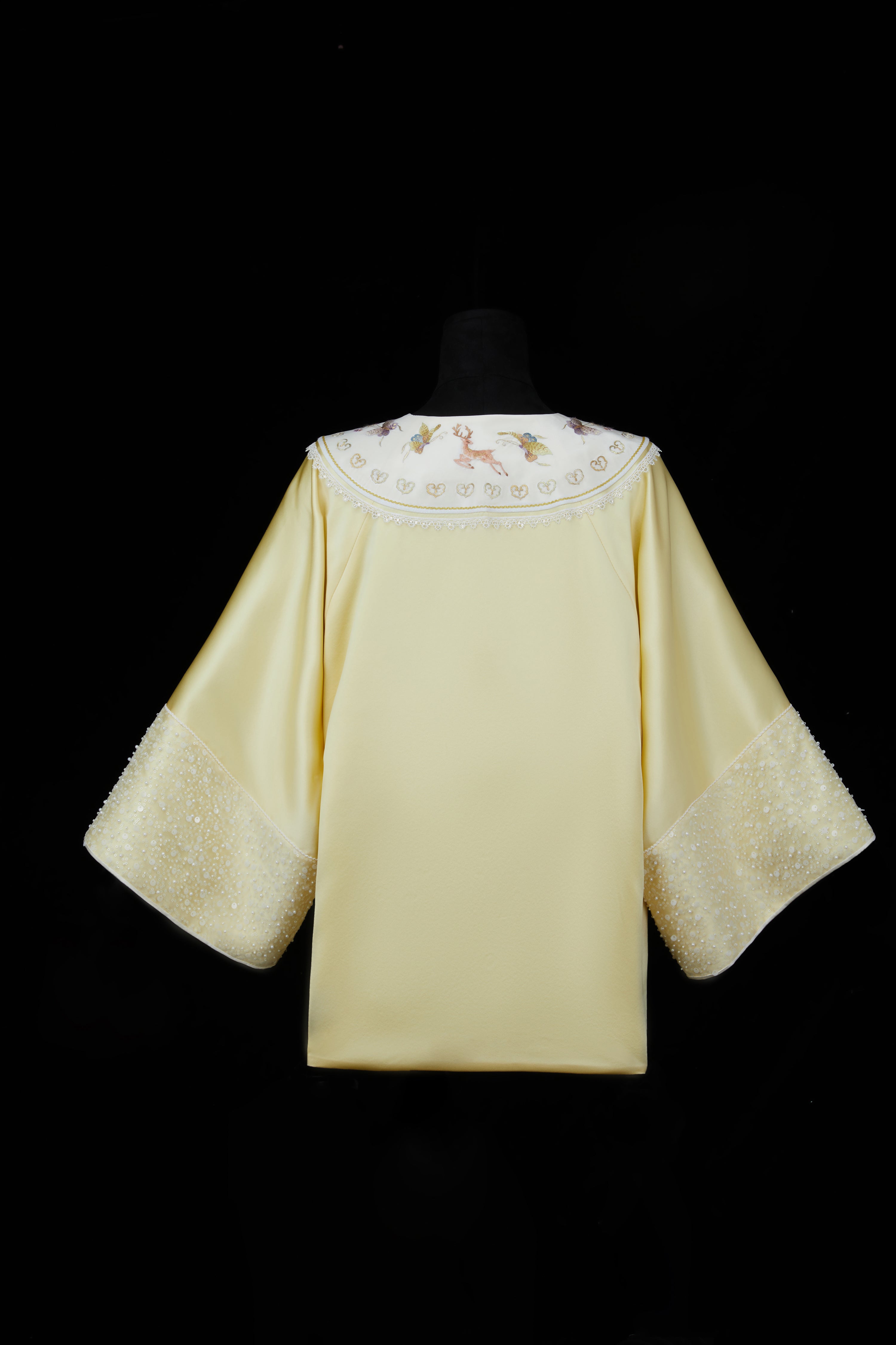 Gilded Antlers Whispering Wind《金翎鹿语》