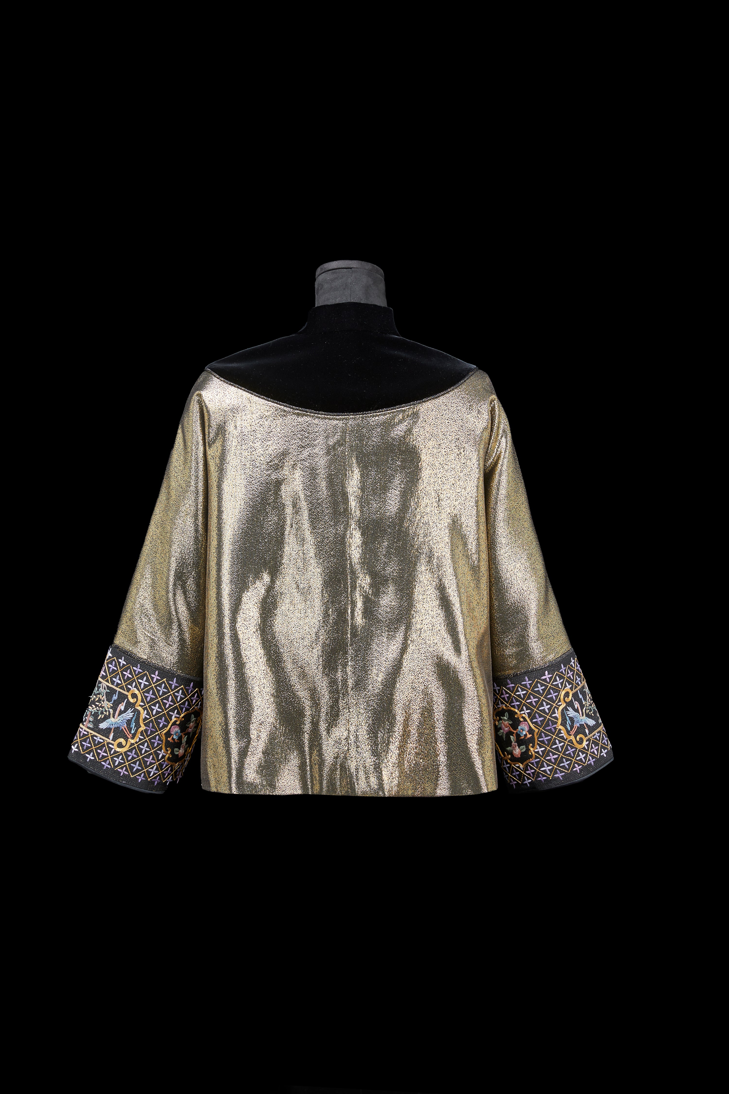 Obsidian Luster《墨夜鎏金》